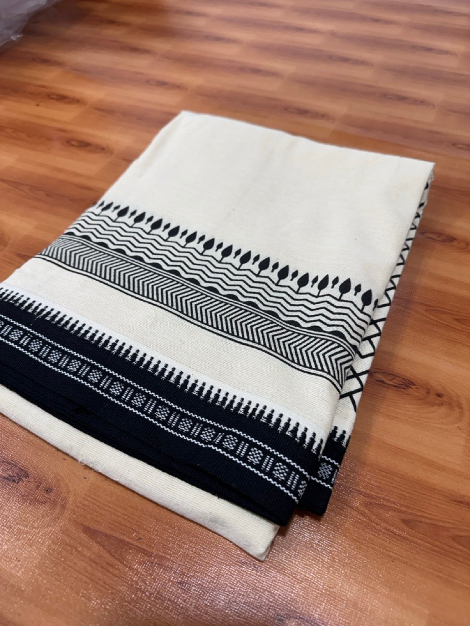 Printed Single Kaily / Lungi -Mixed Cotton - Kaitharikada - 40s twisted - Black Design printed kuppadam kara with Off White colour body (2 meter / 4 muzham) - 100 KK8069 GAN