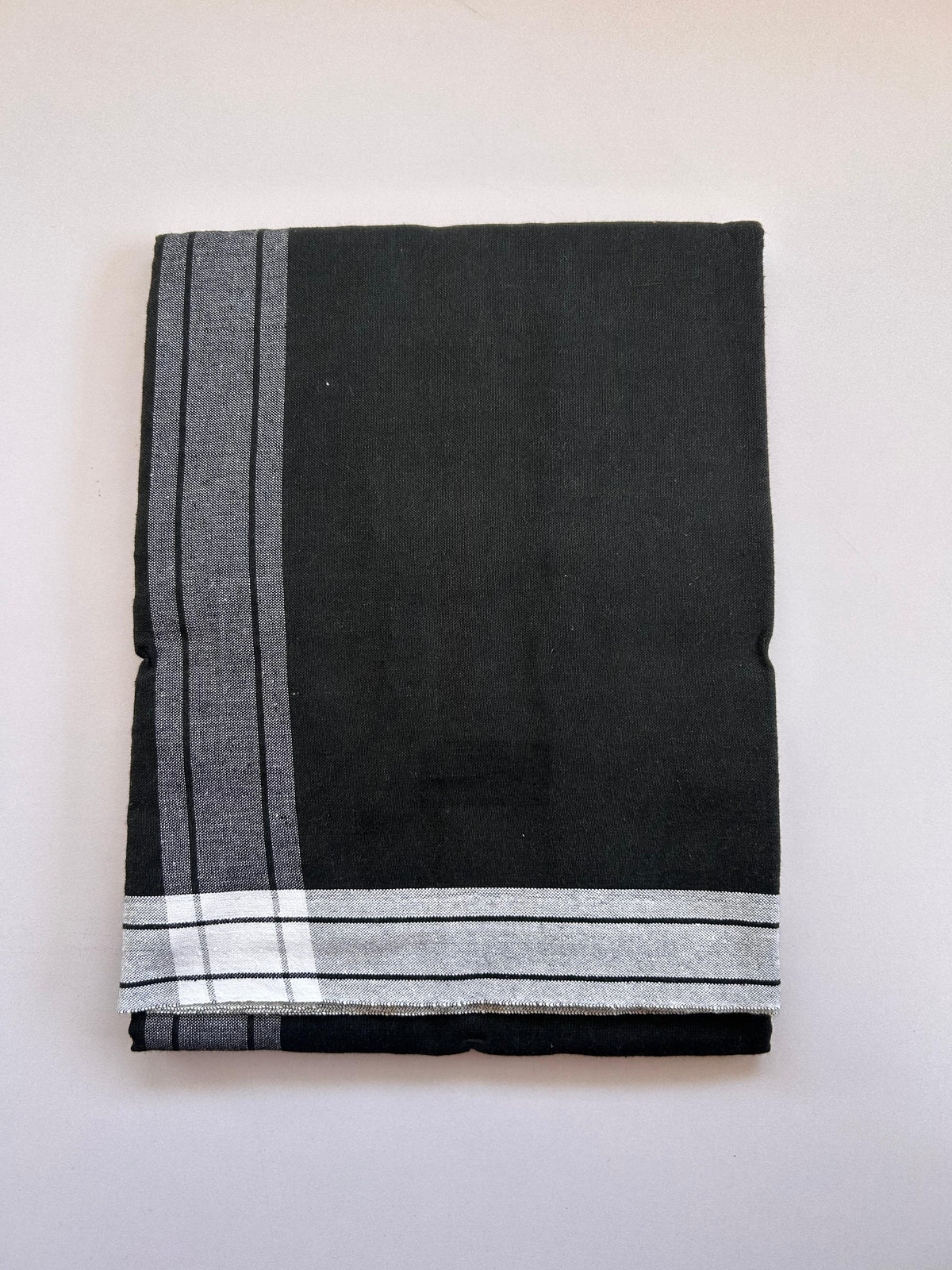 Kaitharikada - Single Kaily / Lungi - Mixed Cotton - (2/40s) twisted - 2 inch White Shaded kara with Dark Olive & Black Shaded colour body (2 meter / 4 muzham) - 32 KK8089 SAT