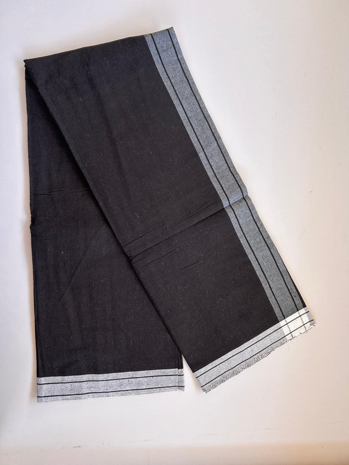Kaitharikada - Single Kaily / Lungi - Mixed Cotton - (2/40s) twisted - 2 inch White Shaded kara with Dark Brown & Black Shaded colour body (2 meter / 4 muzham) - 34 KK8089 SAT