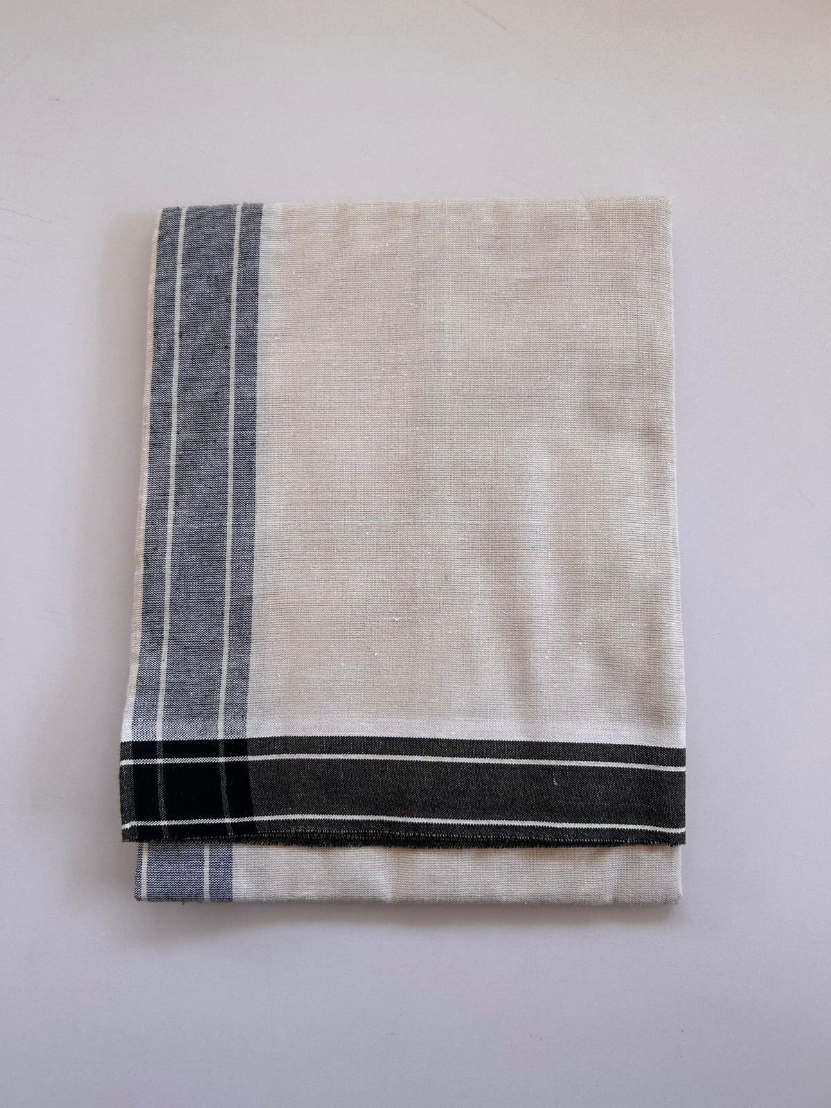 Kaitharikada - Single Kaily / Lungi - Mixed Cotton - (2/40s) twisted - 2 inch Black Shaded kara with Beige & White Shaded colour body (2 meter / 4 muzham) - 35 KK8089 SAT