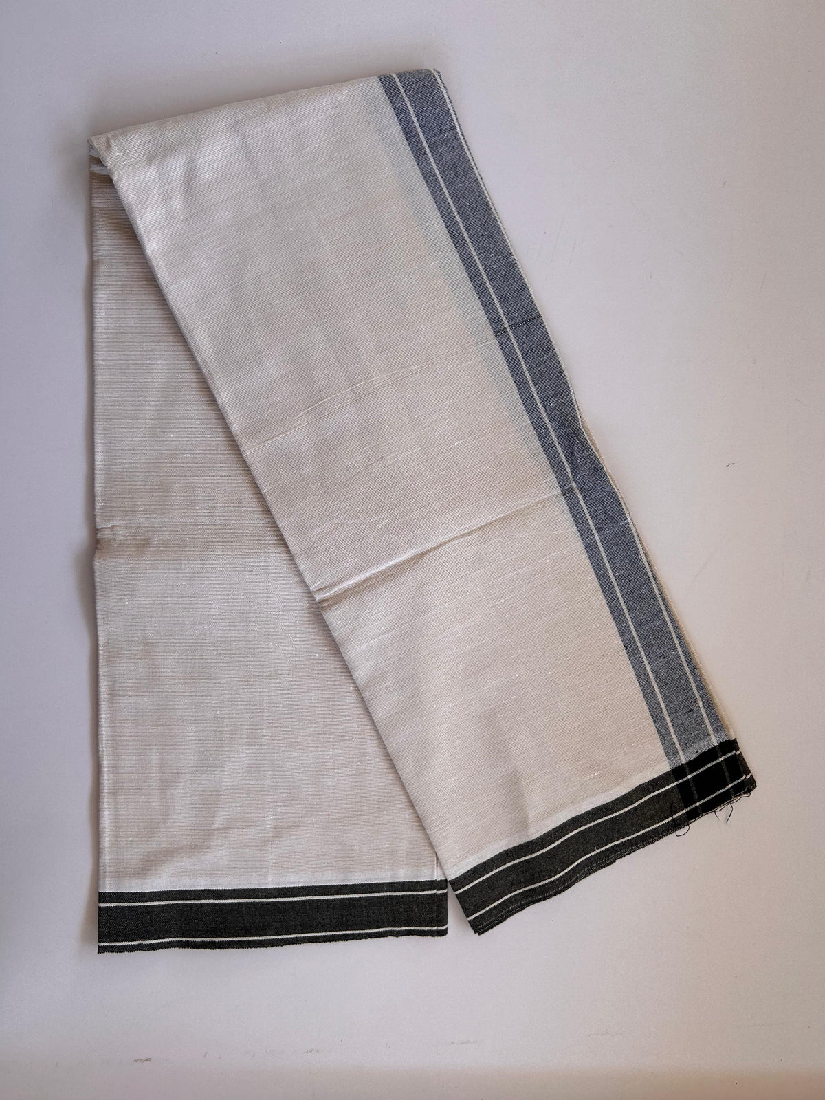 Kaitharikada - Single Kaily / Lungi - Mixed Cotton - (2/40s) twisted - 2 inch Black Shaded kara with Beige & White Shaded colour body (2 meter / 4 muzham) - 35 KK8089 SAT