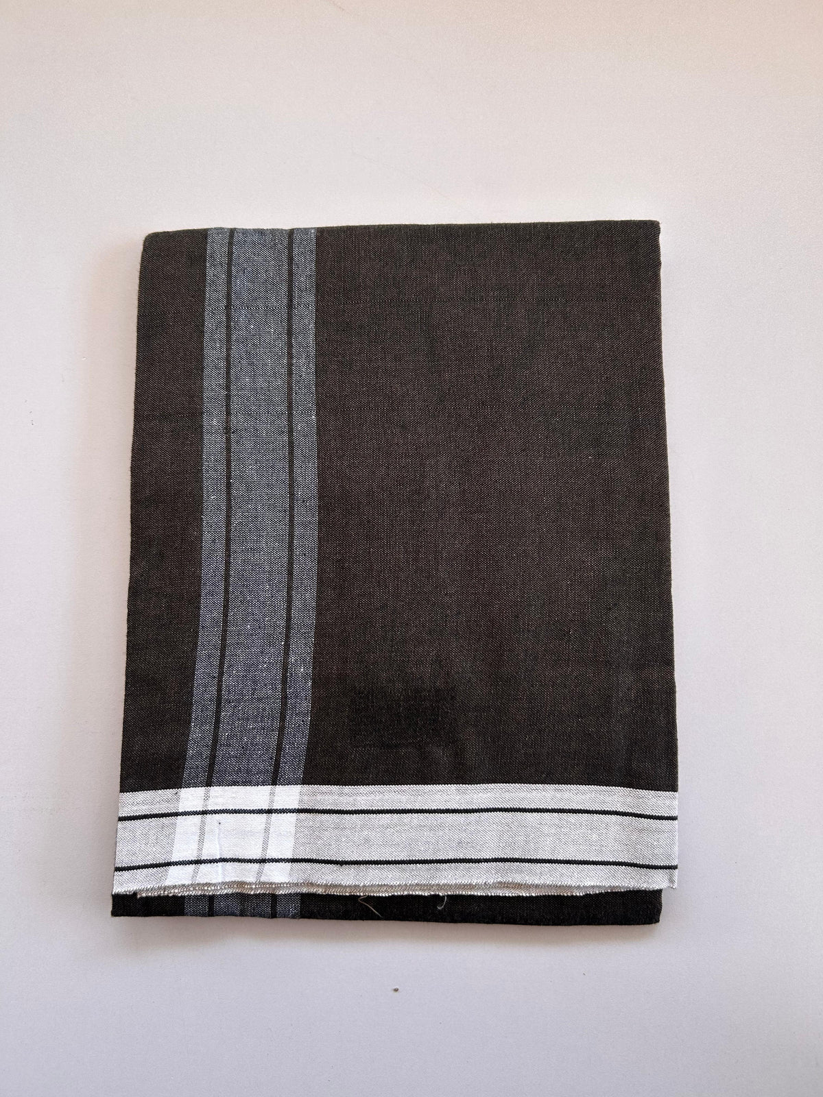 Kaitharikada - Single Kaily / Lungi - Mixed Cotton - (2/40s) twisted - 2 inch White Shaded kara with Olive Brown & Black Shaded colour body (2 meter / 4 muzham) - 36 KK8089 SAT