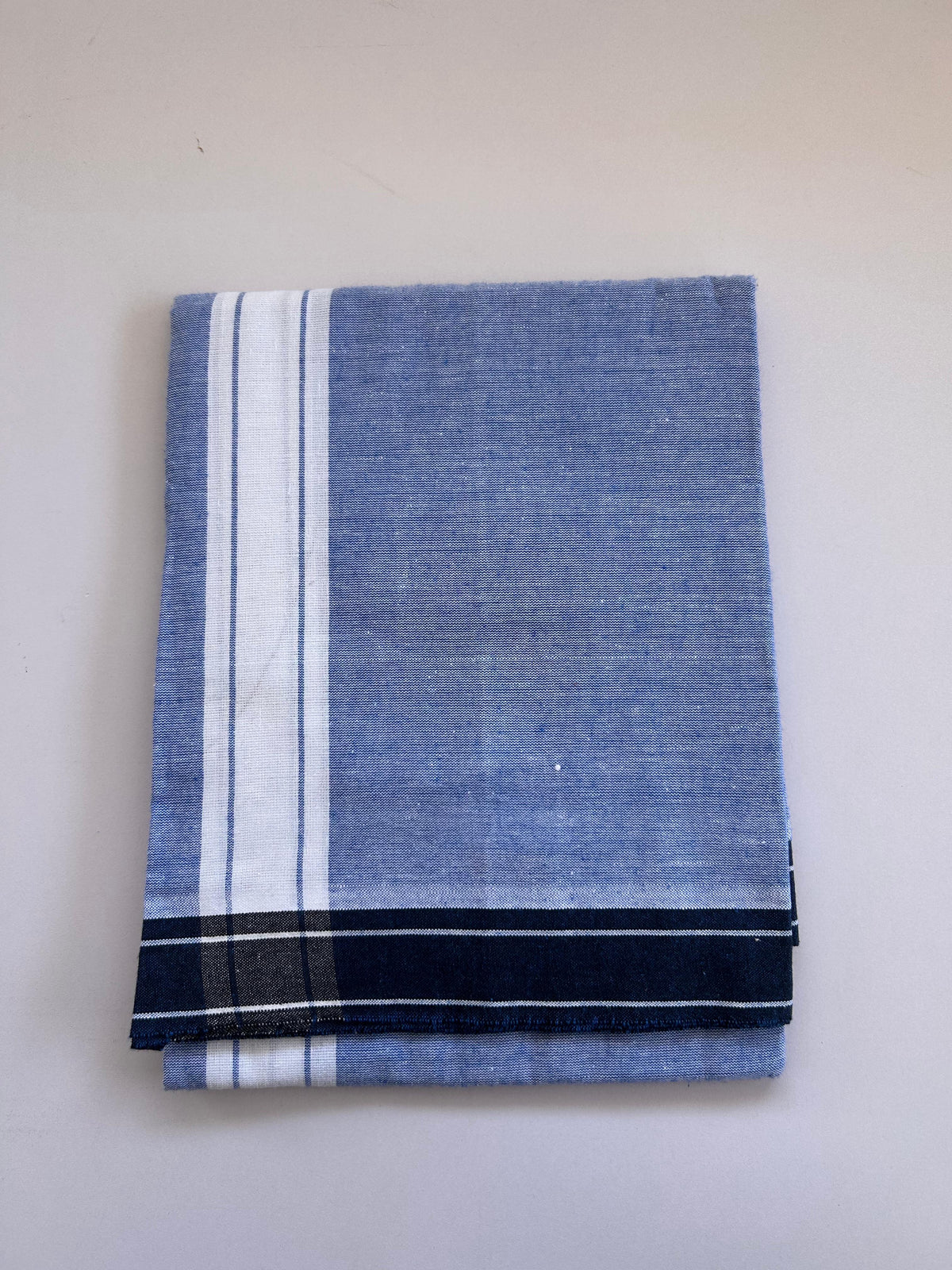 Kaitharikada - Single Kaily / Lungi - Mixed Cotton - (2/40s) twisted - 2 inch White Shaded kara with Steel Blue & White Shaded colour body (2 meter / 4 muzham) - 37 KK8089 SAT