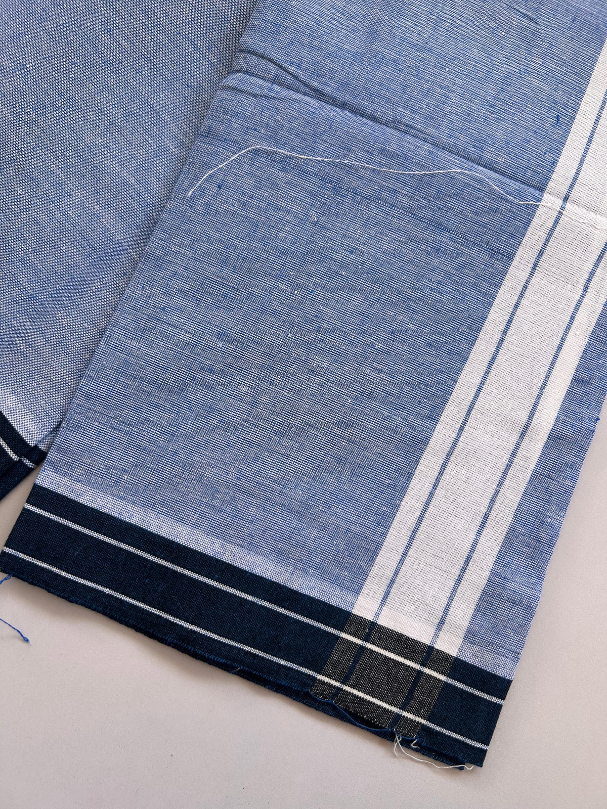 Kaitharikada - Single Kaily / Lungi - Mixed Cotton - (2/40s) twisted - 2 inch White Shaded kara with Steel Blue & White Shaded colour body (2 meter / 4 muzham) - 37 KK8089 SAT