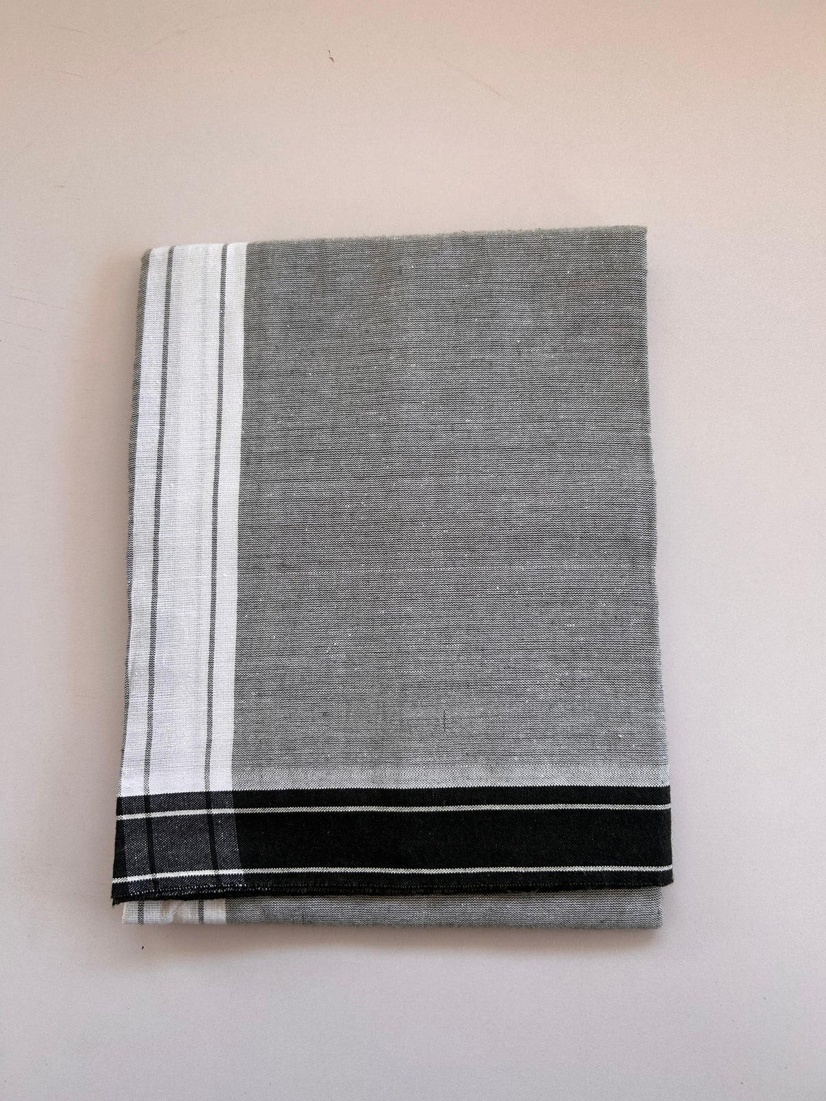 Kaitharikada - Single Kaily / Lungi - Mixed Cotton - (2/40s) twisted - 2 inch White Shaded kara with Olive Green & White Shaded colour body (2 meter / 4 muzham) - 38 KK8089 SAT