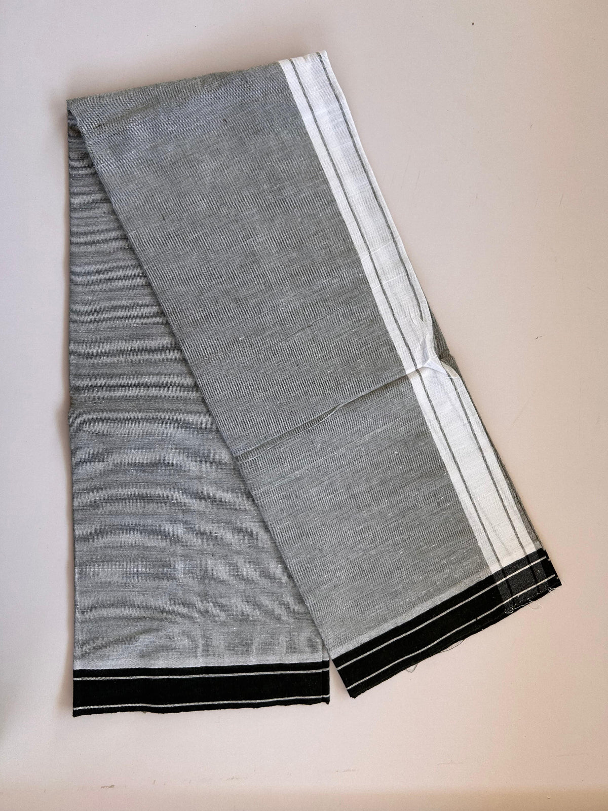 Kaitharikada - Single Kaily / Lungi - Mixed Cotton - (2/40s) twisted - 2 inch White Shaded kara with Olive Green & White Shaded colour body (2 meter / 4 muzham) - 38 KK8089 SAT