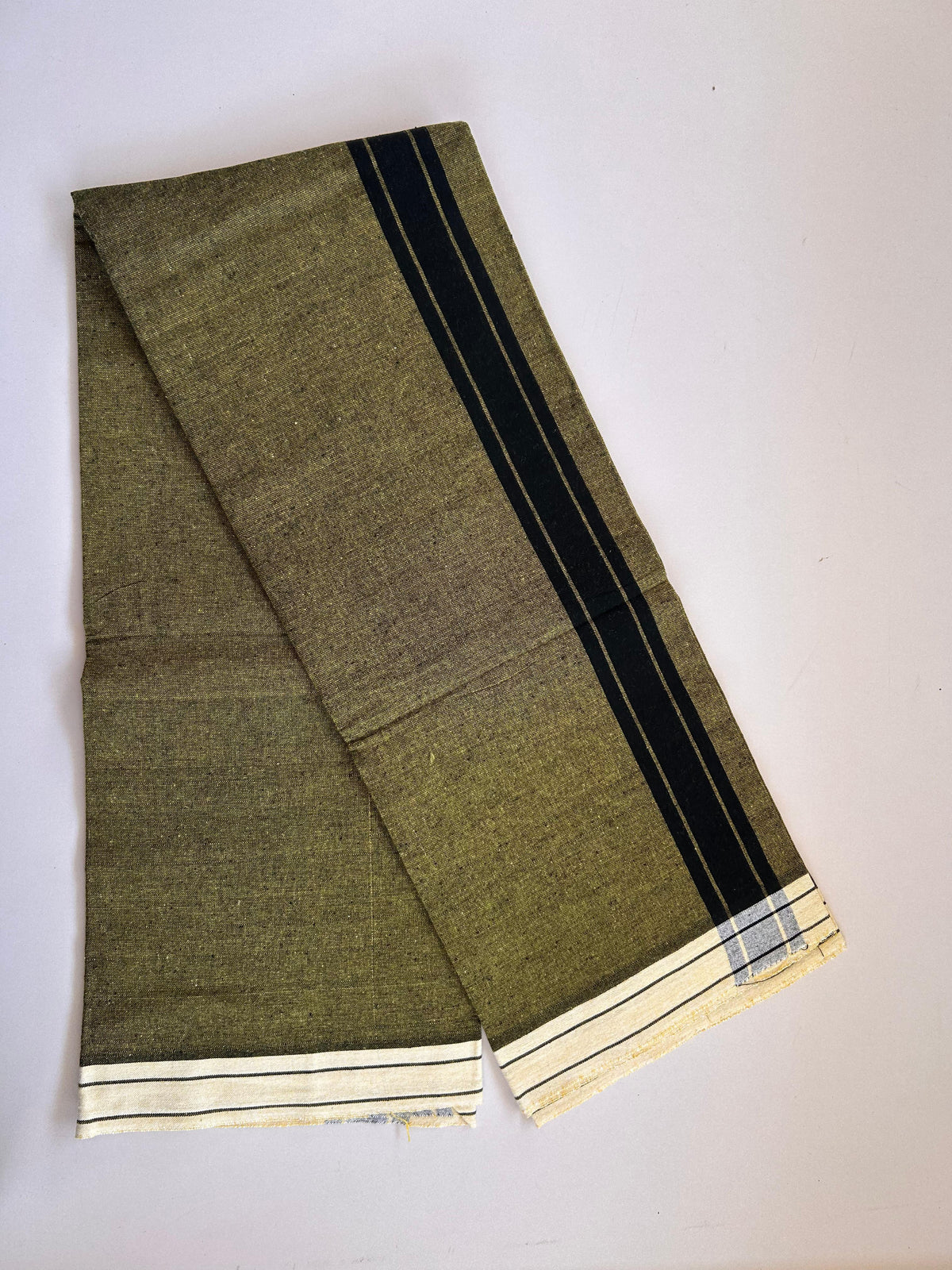 Kaitharikada - Single Kaily / Lungi - Mixed Cotton - (2/40s) twisted - 2 inch Black Shaded kara with Light Yellow & Black Shaded colour body (2 meter / 4 muzham) - 39 KK8089 SAT
