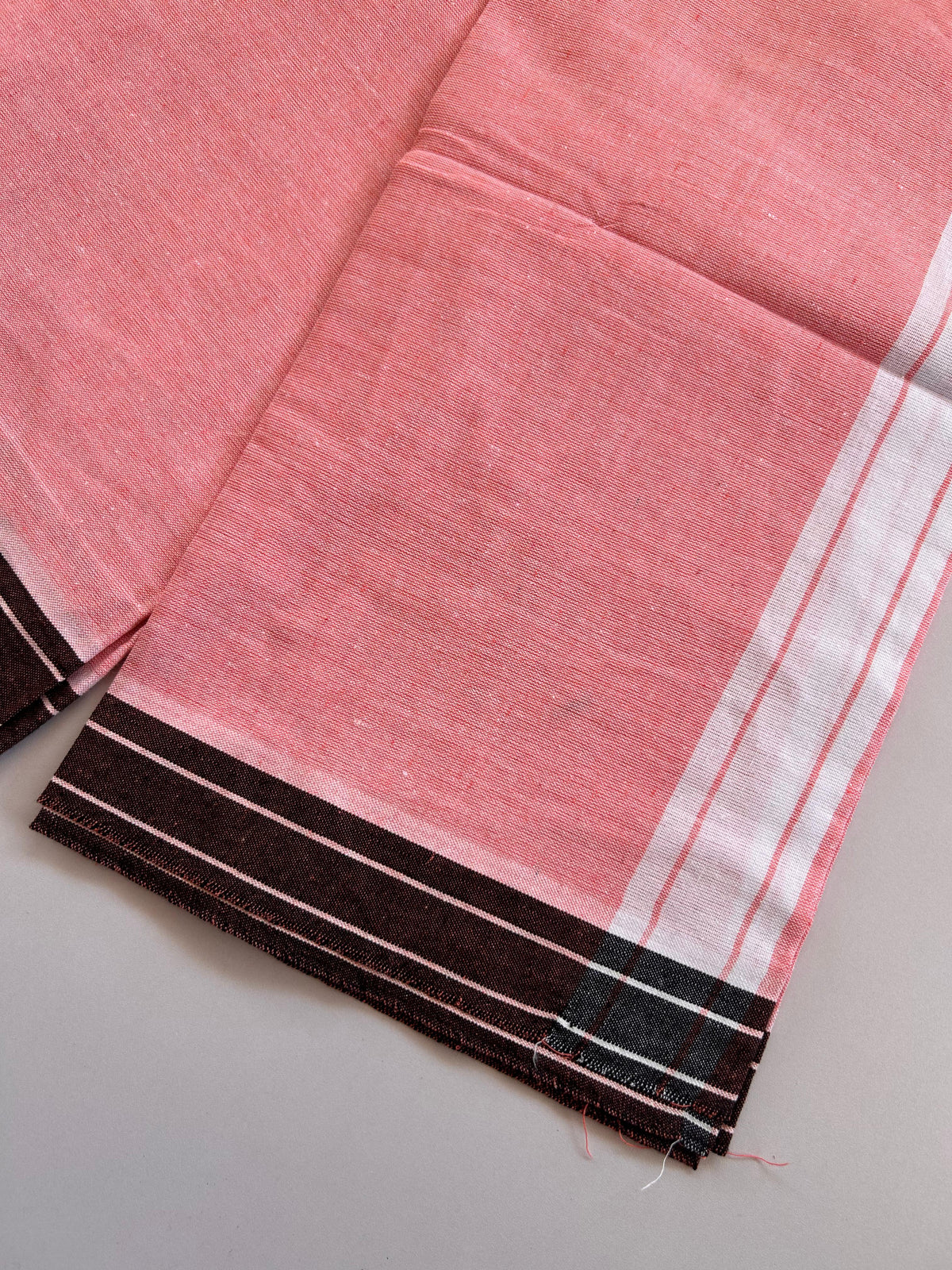 Kaitharikada - Single Kaily / Lungi - Mixed Cotton - (2/40s) twisted - 2 inch White Shaded kara with Peachy Pink & White Shaded colour body (2 meter / 4 muzham) - 40 KK8089 SAT