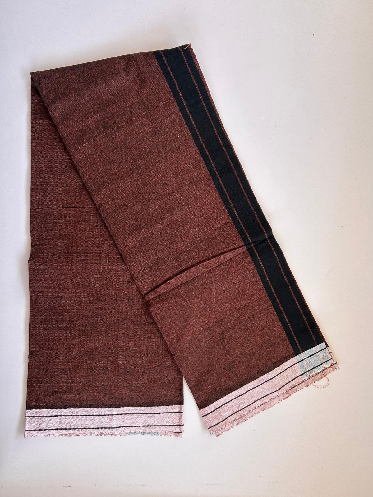 Kaitharikada - Single Kaily / Lungi - Mixed Cotton - (2/40s) twisted - 2 inch Black Shaded kara with Chestnut & Black Shaded colour body (2 meter / 4 muzham) - 41 KK8089 SAT