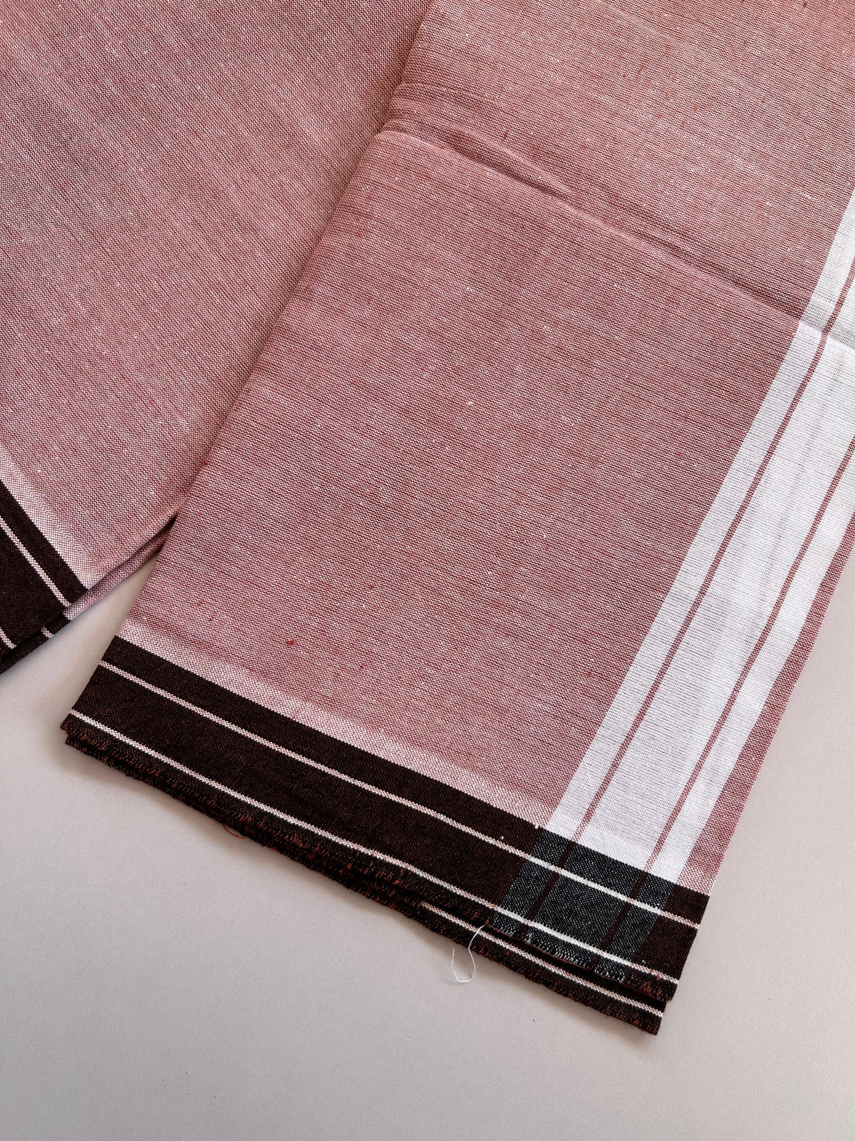 Kaitharikada - Single Kaily / Lungi - Mixed Cotton - (2/40s) twisted - 2 inch White Shaded kara with Chestnut & White Shaded colour body (2 meter / 4 muzham) - 42 KK8089 SAT