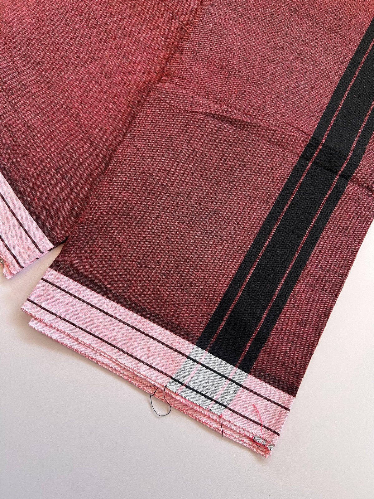 Kaitharikada - Single Kaily / Lungi - Mixed Cotton - (2/40s) twisted - 2 inch Black Shaded kara with Rose Pink & Black Shaded colour body (2 meter / 4 muzham) - 43 KK8089 SAT
