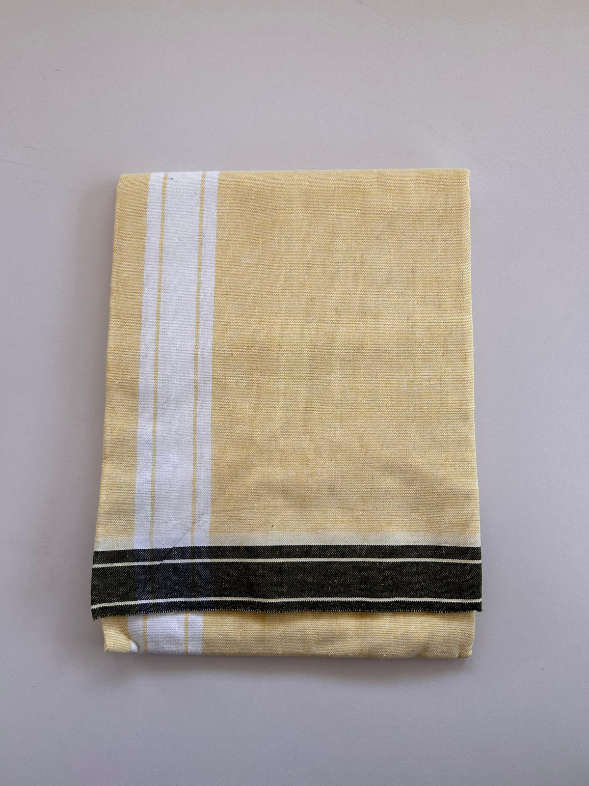 Kaitharikada - Single Kaily / Lungi - Mixed Cotton - (2/40s) twisted - 2 inch White Shaded kara with Yellow & White Shaded colour body (2 meter / 4 muzham) - 44 KK8089 SAT