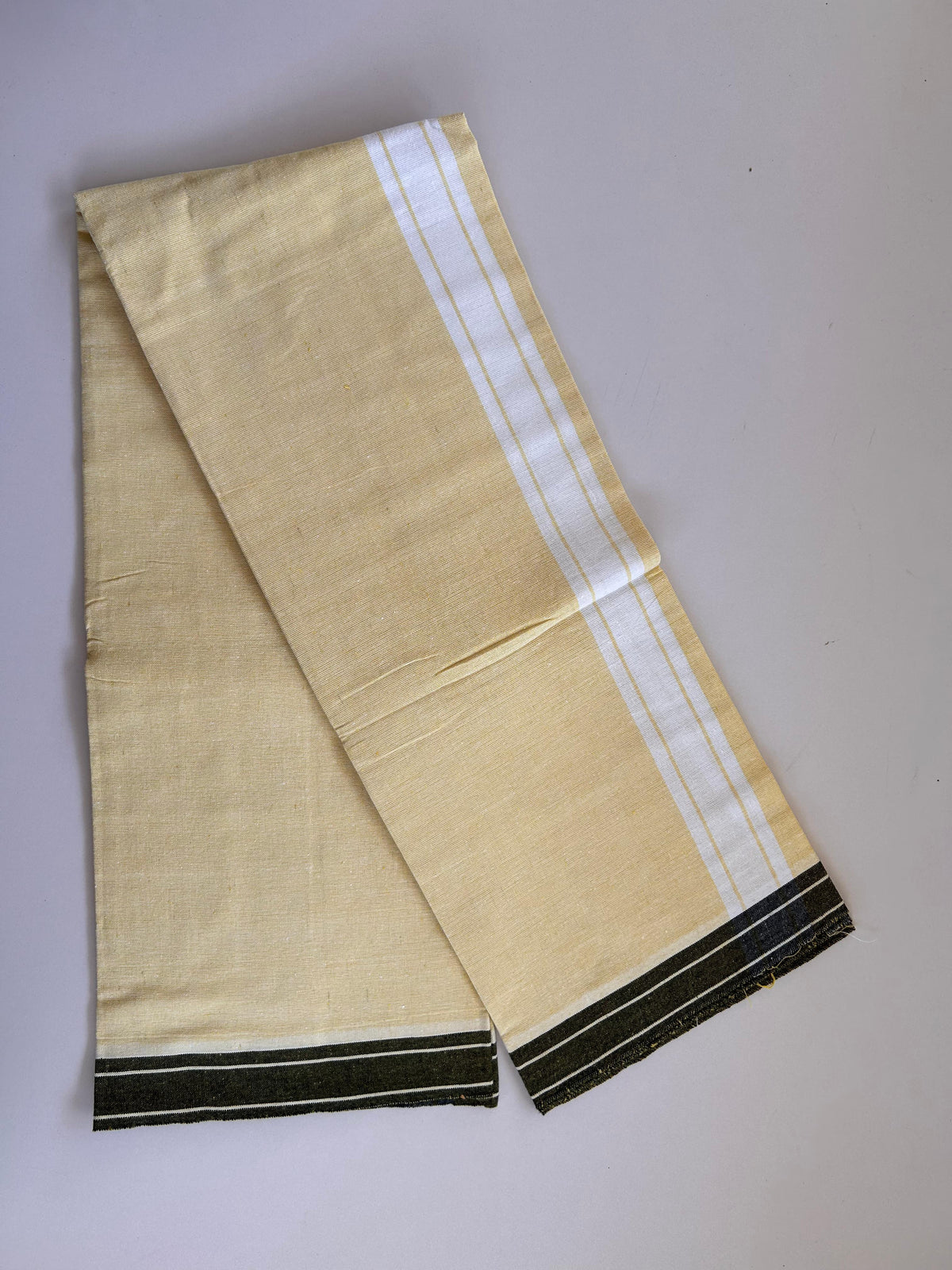 Kaitharikada - Single Kaily / Lungi - Mixed Cotton - (2/40s) twisted - 2 inch White Shaded kara with Yellow & White Shaded colour body (2 meter / 4 muzham) - 44 KK8089 SAT