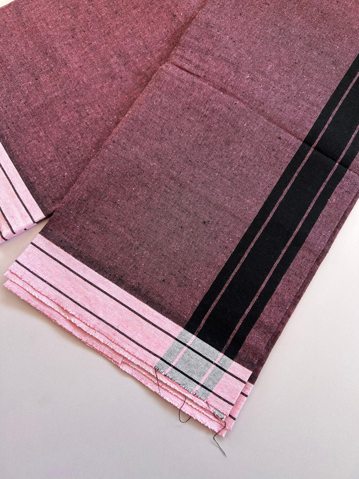 Kaitharikada - Single Kaily / Lungi - Mixed Cotton - (2/40s) twisted - 2 inch Black Shaded kara with Light Pink & Black Shaded colour body (2 meter / 4 muzham) - 47 KK8089 SAT