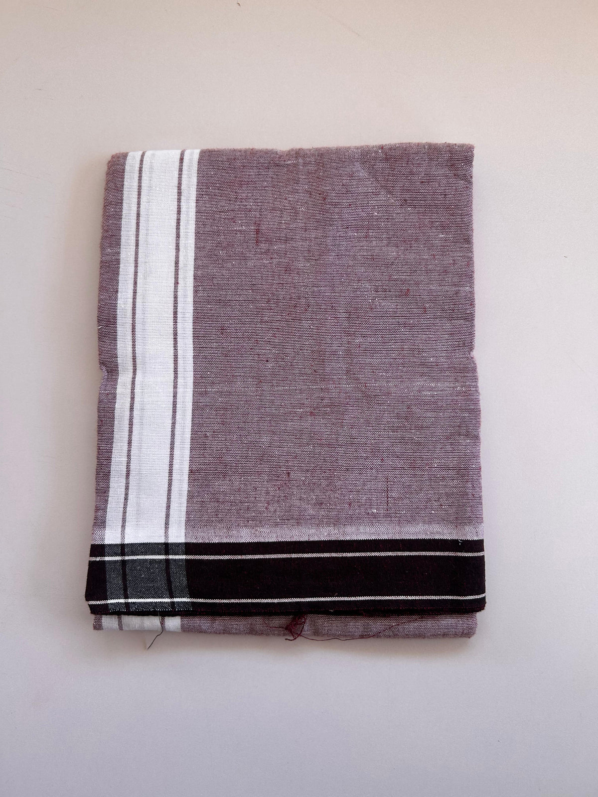 Kaitharikada - Single Kaily / Lungi - Mixed Cotton - (2/40s) twisted - 2 inch White Shaded kara with Dark Maroon & White Shaded colour body (2 meter / 4 muzham) - 49 KK8089 SAT