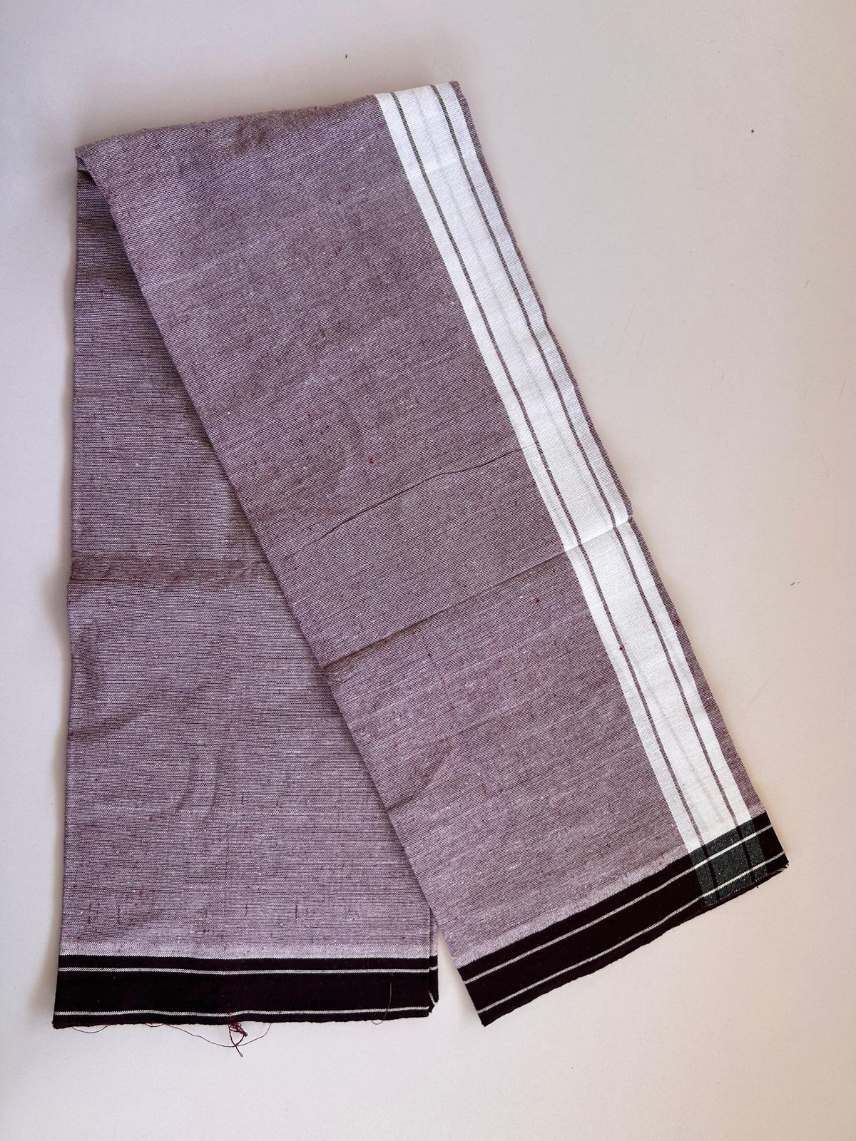 Kaitharikada - Single Kaily / Lungi - Mixed Cotton - (2/40s) twisted - 2 inch White Shaded kara with Dark Maroon & White Shaded colour body (2 meter / 4 muzham) - 49 KK8089 SAT