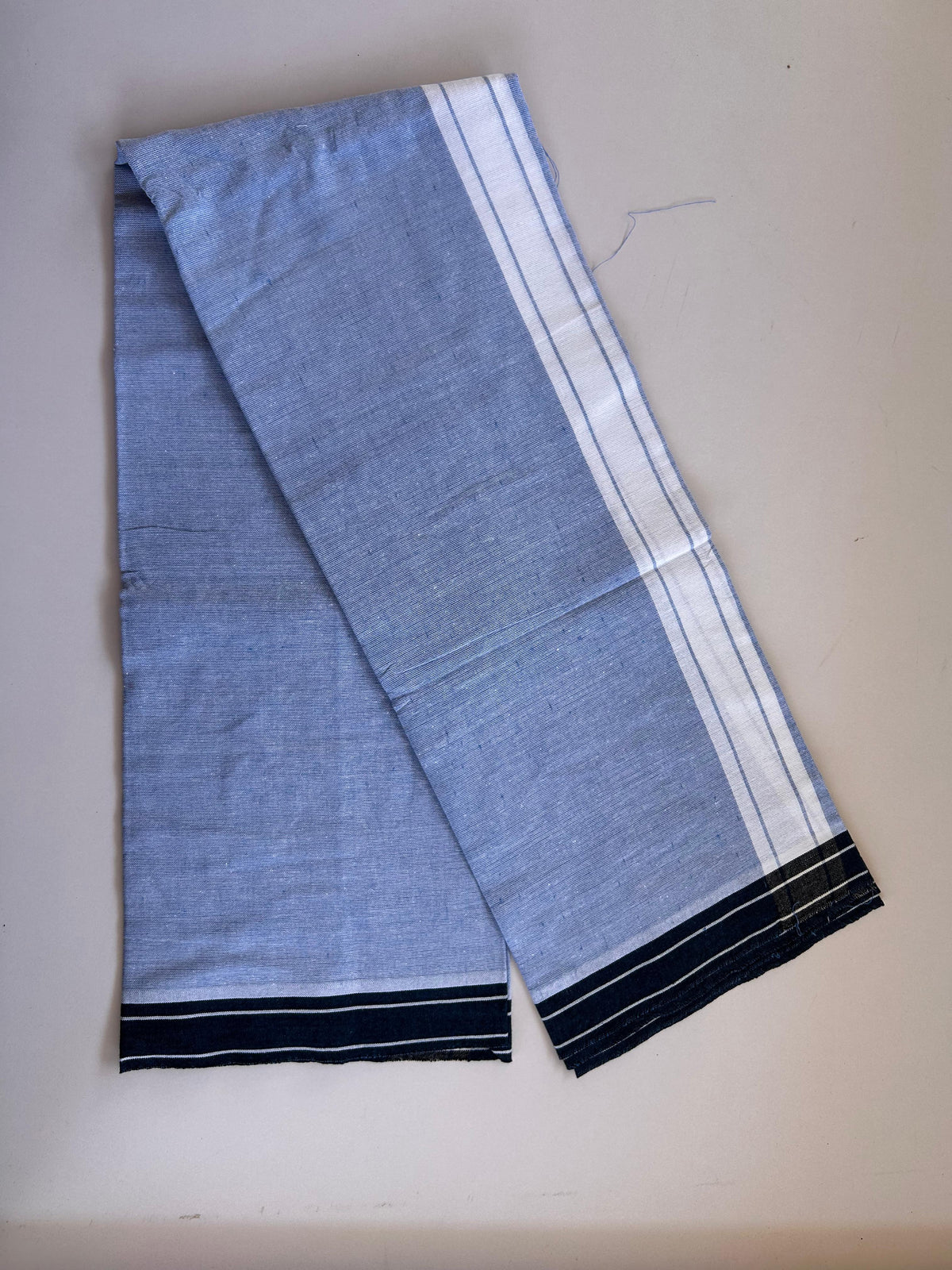 Kaitharikada - Single Kaily / Lungi - Mixed Cotton - (2/40s) twisted - 2 inch White Shaded kara with Blue & White Shaded colour body (2 meter / 4 muzham) - 51 KK8089 SAT