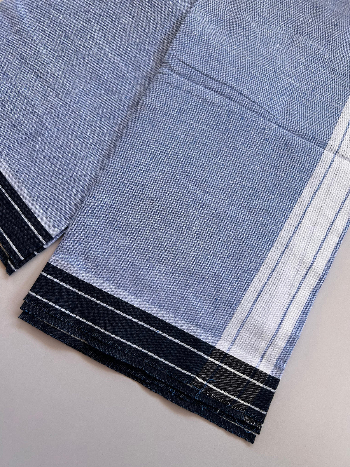 Kaitharikada - Single Kaily / Lungi - Mixed Cotton - (2/40s) twisted - 2 inch White Shaded kara with Blue & White Shaded colour body (2 meter / 4 muzham) - 51 KK8089 SAT