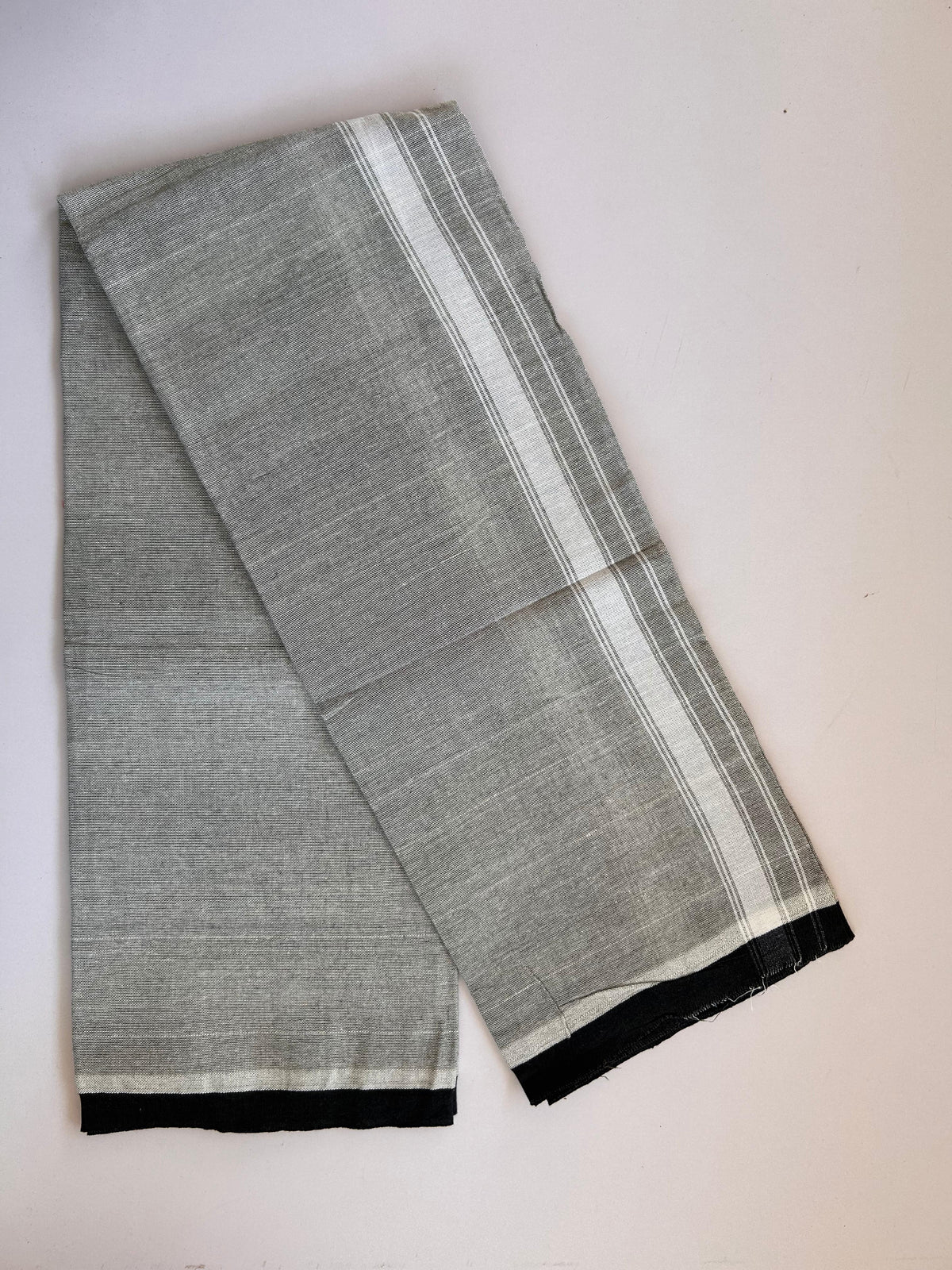 Kaitharikada - Single Kaily / Lungi - Mixed Cotton - (2/40s) twisted - 1.25 inch white Striped kara with Ash Green & White Shaded colour body (2 meter / 4 muzham) - 1 KK8091 SAT