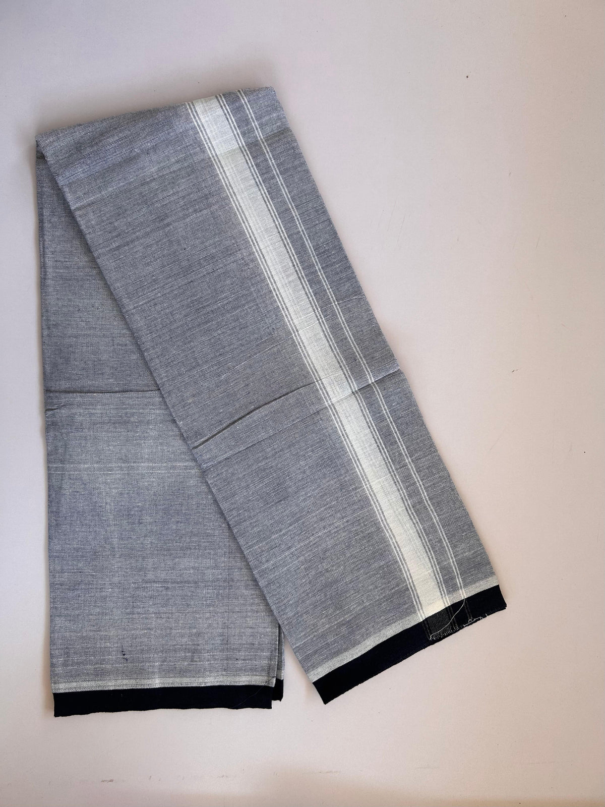 Kaitharikada - Single Kaily / Lungi - Mixed Cotton - (2/40s) twisted - 1.5 inch white Striped kara with Dark Blue & White Shaded colour body (2 meter / 4 muzham) - 2 KK8091 SAT