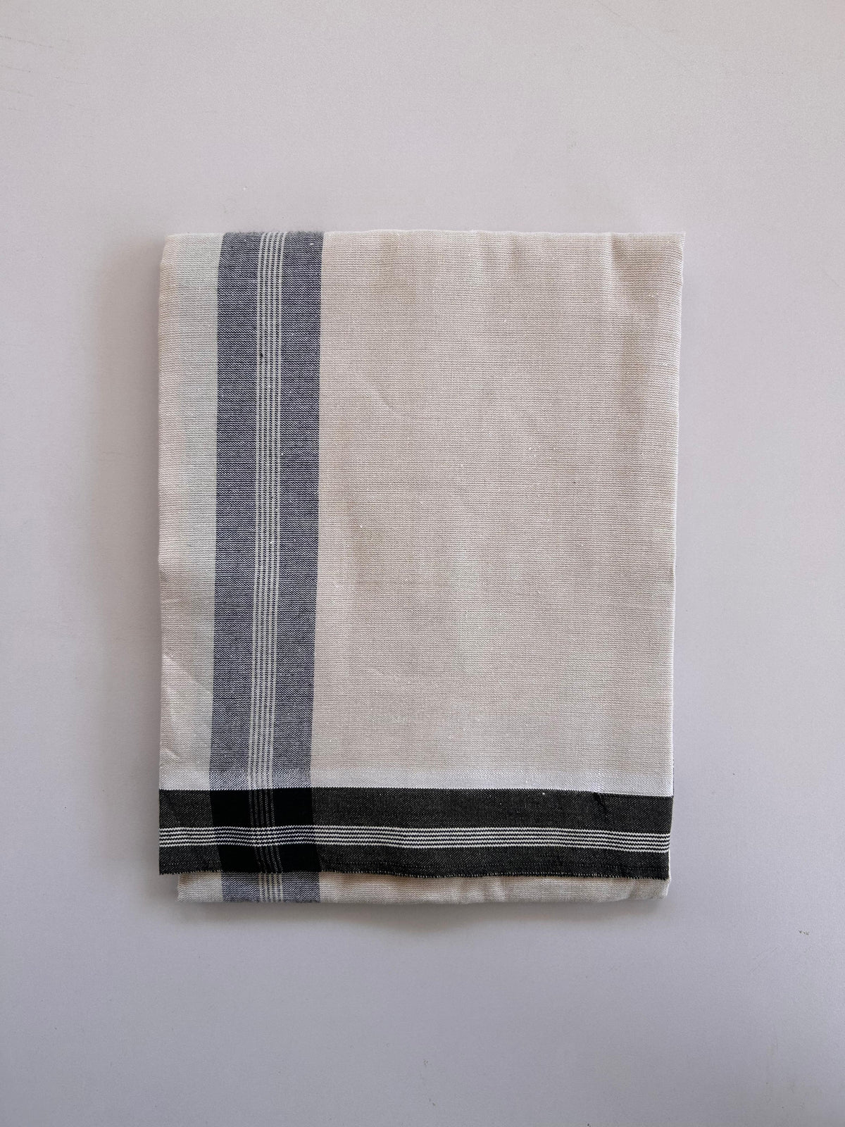 Kaitharikada - Single Kaily / Lungi - Mixed Cotton - (2/40s) twisted - 1.75 inch Black shaded Striped kara with Cream & White Shaded colour body (2 meter / 4 muzham) - 3 KK8091 SAT