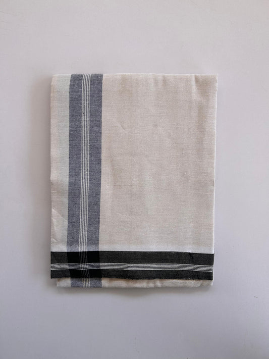Kaitharikada - Single Kaily / Lungi - Mixed Cotton - (2/40s) twisted - 1.75 inch Black shaded Striped kara with Cream & White Shaded colour body (2 meter / 4 muzham) - 3 KK8091 SAT