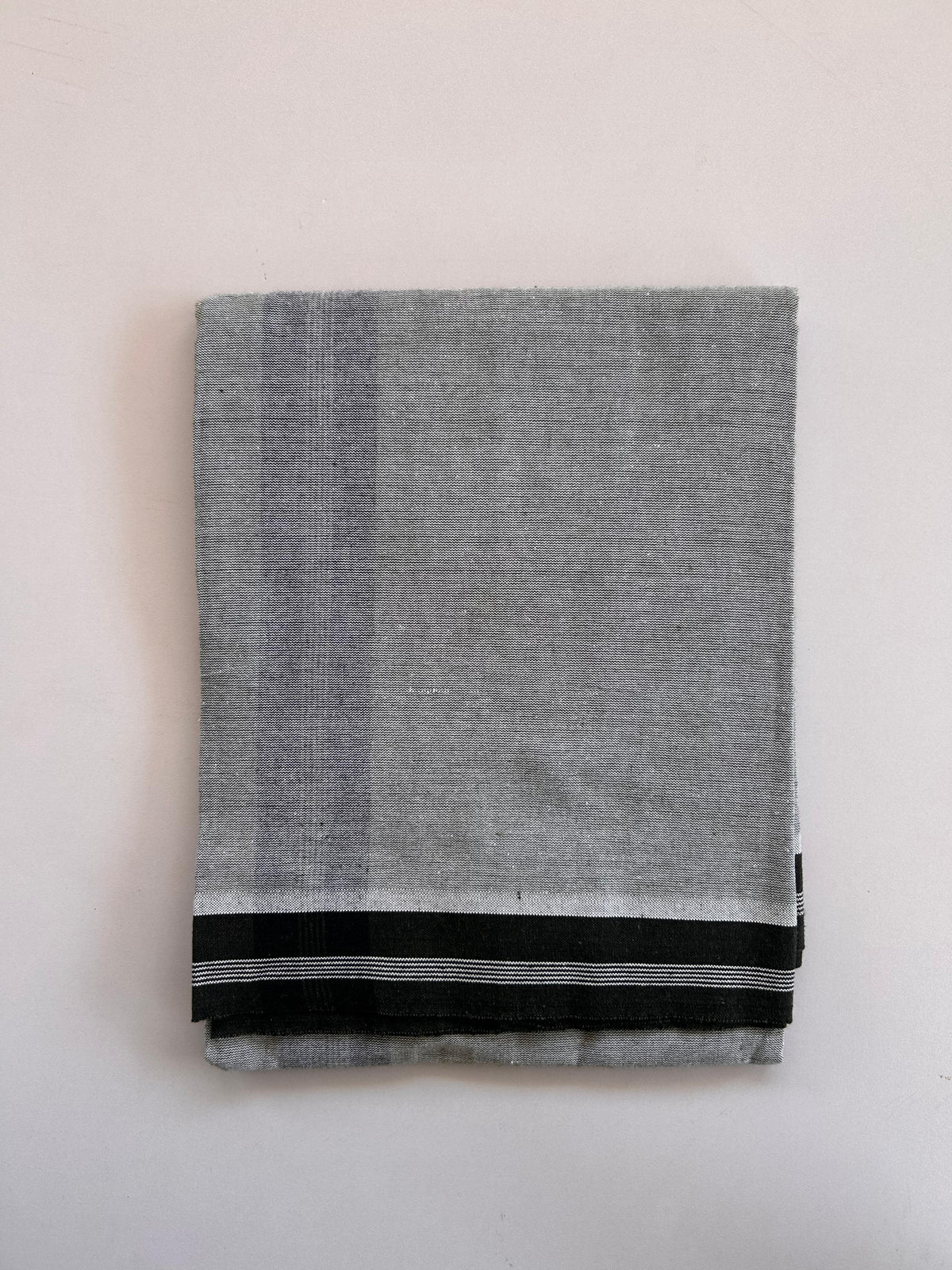 Kaitharikada - Single Kaily / Lungi - Mixed Cotton - (2/40s) twisted - 1.75 inch Black shaded Striped kara with Olive Green & White Shaded colour body (2 meter / 4 muzham) - 4 KK8091 SAT