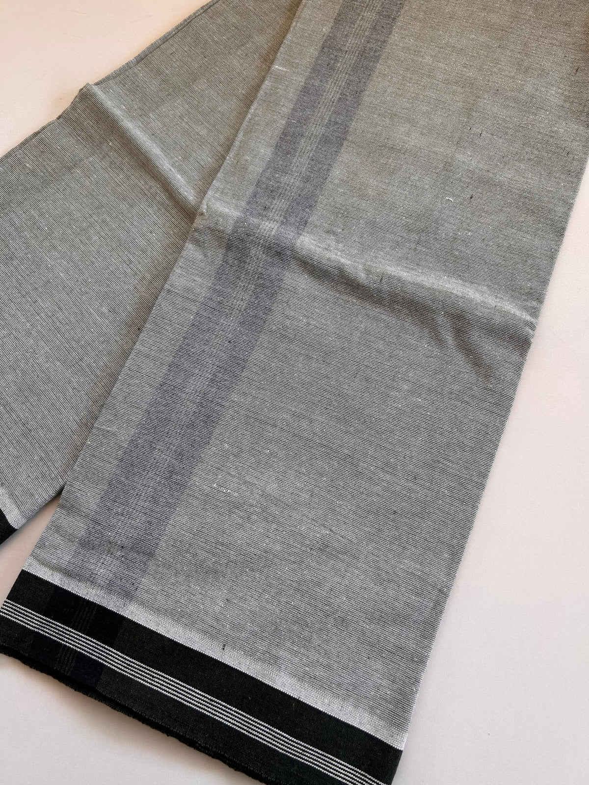 Kaitharikada - Single Kaily / Lungi - Mixed Cotton - (2/40s) twisted - 1.75 inch Black shaded Striped kara with Olive Green & White Shaded colour body (2 meter / 4 muzham) - 4 KK8091 SAT