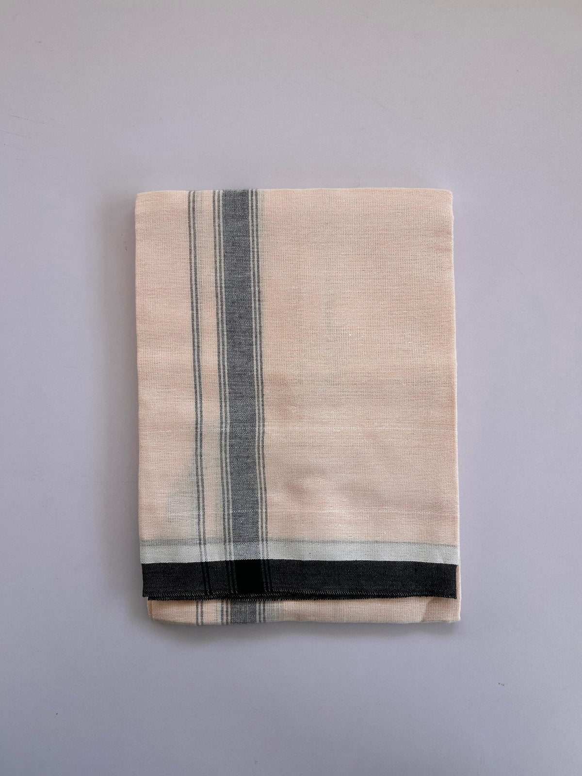 Kaitharikada - Single Kaily / Lungi - Mixed Cotton - (2/40s) twisted - 1.25 inch Black shaded Striped kara with Peach & White Shaded colour body (2 meter / 4 muzham) - 5 KK8091 SAT