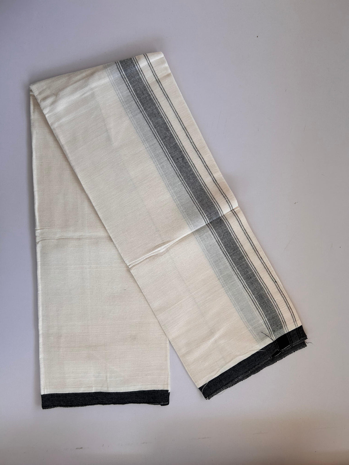 Kaitharikada - Single Kaily / Lungi - Mixed Cotton - (2/40s) twisted - 1.5 inch Black shaded Striped kara with off white colour body (2 meter / 4 muzham) - 6 KK8091 SAT