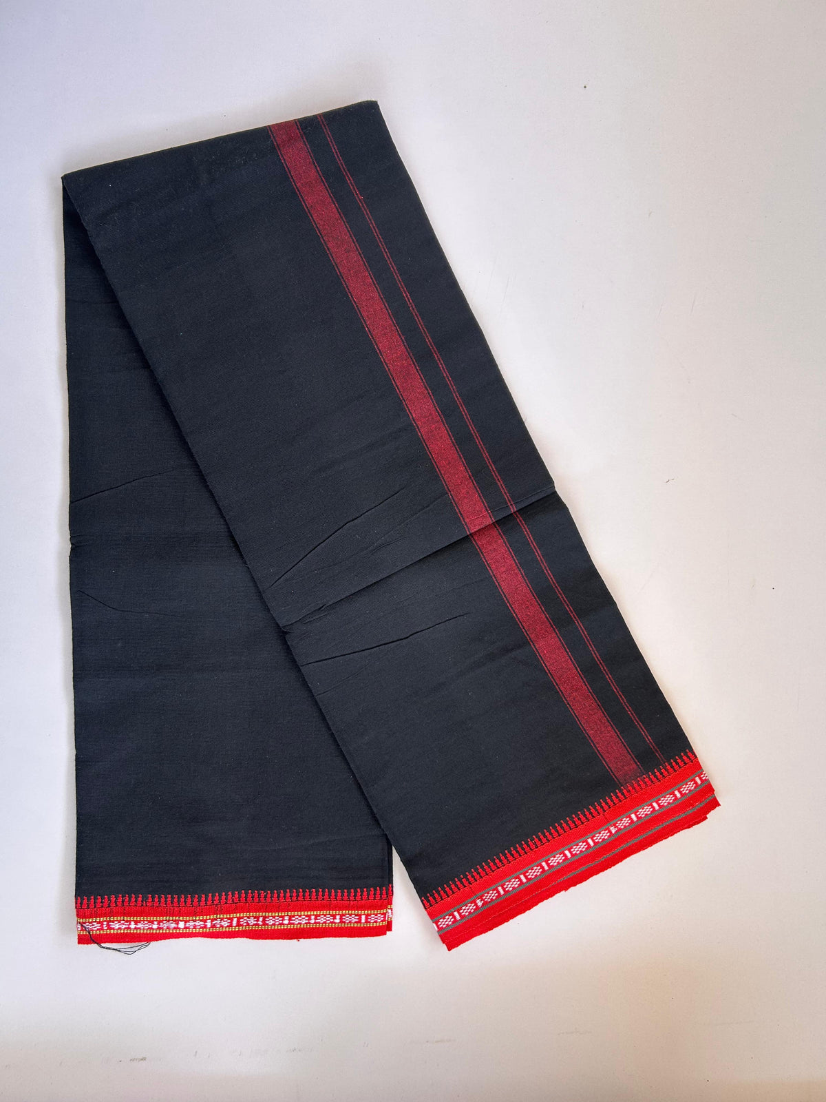 Kaitharikada - Single Kaily / Lungi - Mixed Cotton - (2/40s) twisted - 1 inch Red shaded Striped kara with Black colour body (2 meter / 4 muzham) - 7 KK8091 SAT