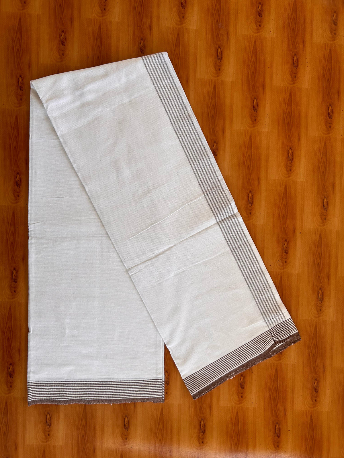 Kaitharikada - Single Kaily / Lungi - Mixed Cotton - (2/40s) twisted - 1.5 inch Brown shaded Striped kara with White colour body (2 meter / 4 muzham) - 11 KK8091 SAT