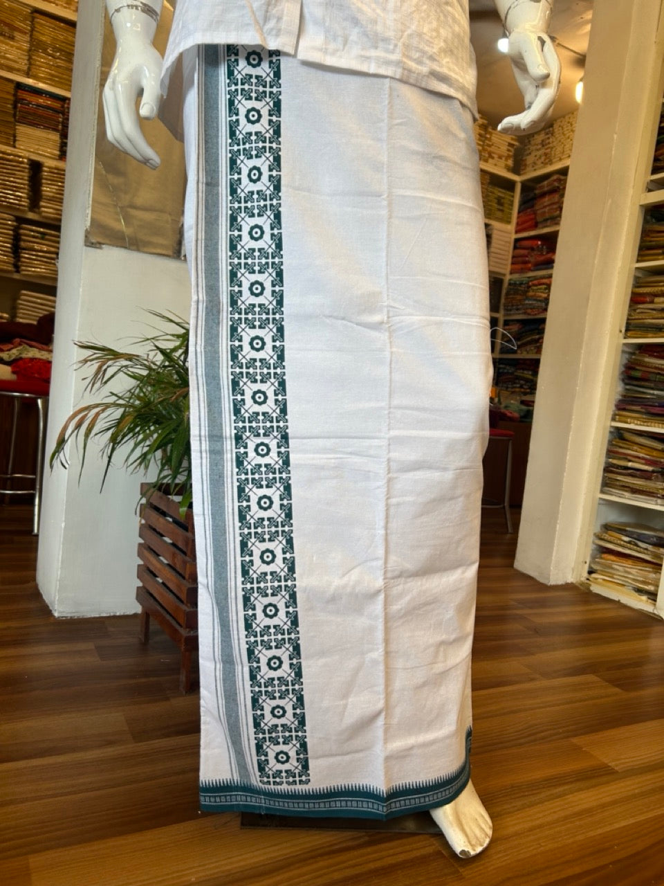 12% Discount!!! Kaitharikada Pure Cotton - Single Kaily / Lungi - 4.75 inch Peacock blue printed kara with White colour body - 21KK464AST