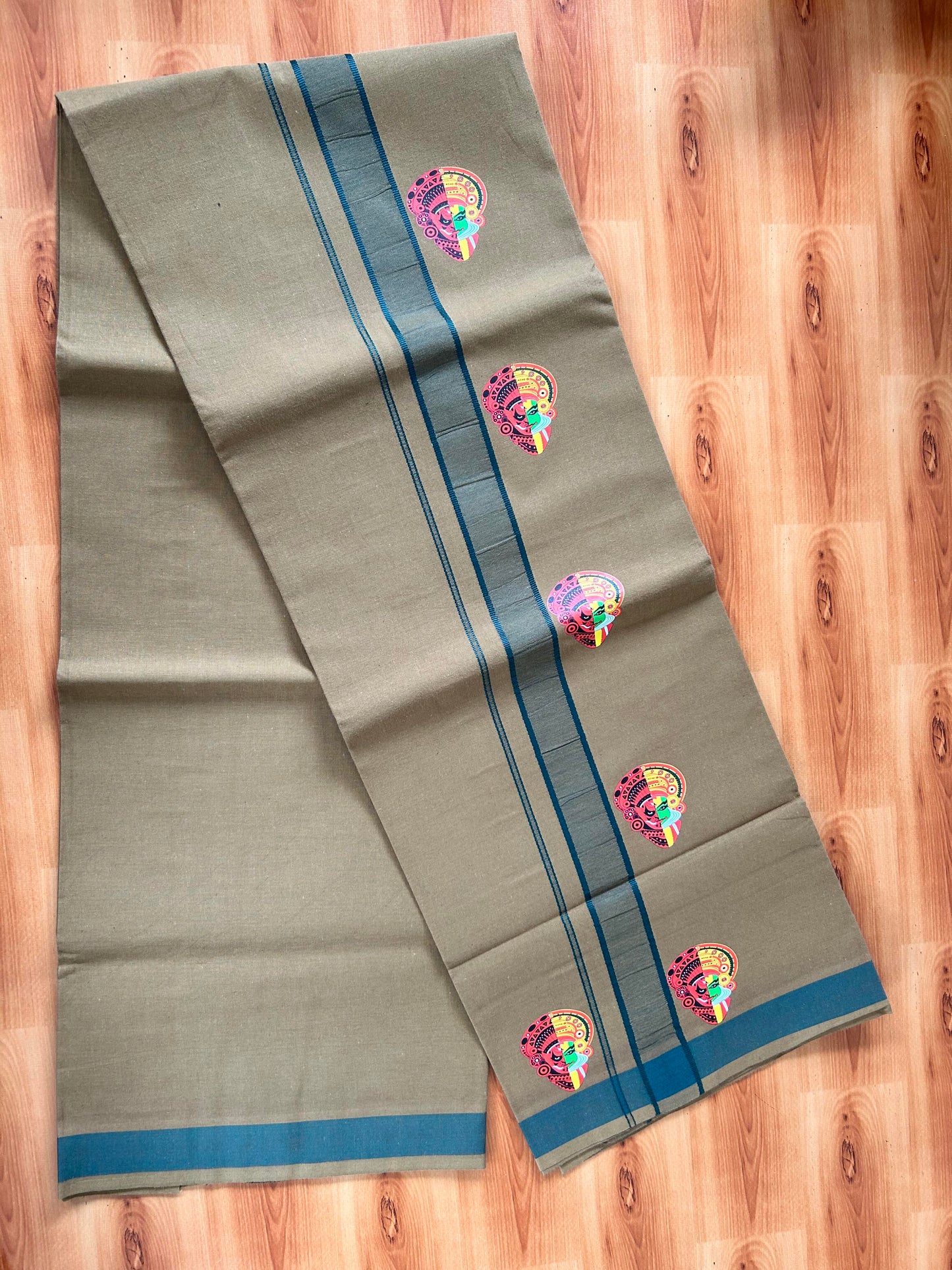 Single Kaily / Lungi- 20% Discount !! Kaitharikada - Pure Cotton - (40s) - 1.25 inch Green Shaded kathakali & Theyyam Printed Design Kara with Autumn Brown colour Body (2 meter / 4 muzham) - 4 KK8059 GAN