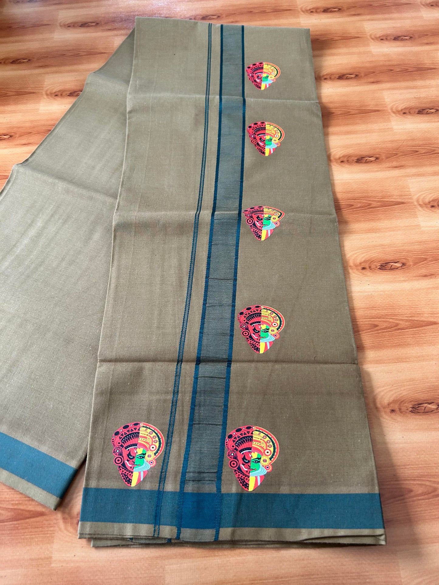 Single Kaily / Lungi- 20% Discount !! Kaitharikada - Pure Cotton - (40s) - 1.25 inch Green Shaded kathakali & Theyyam Printed Design Kara with Autumn Brown colour Body (2 meter / 4 muzham) - 4 KK8059 GAN