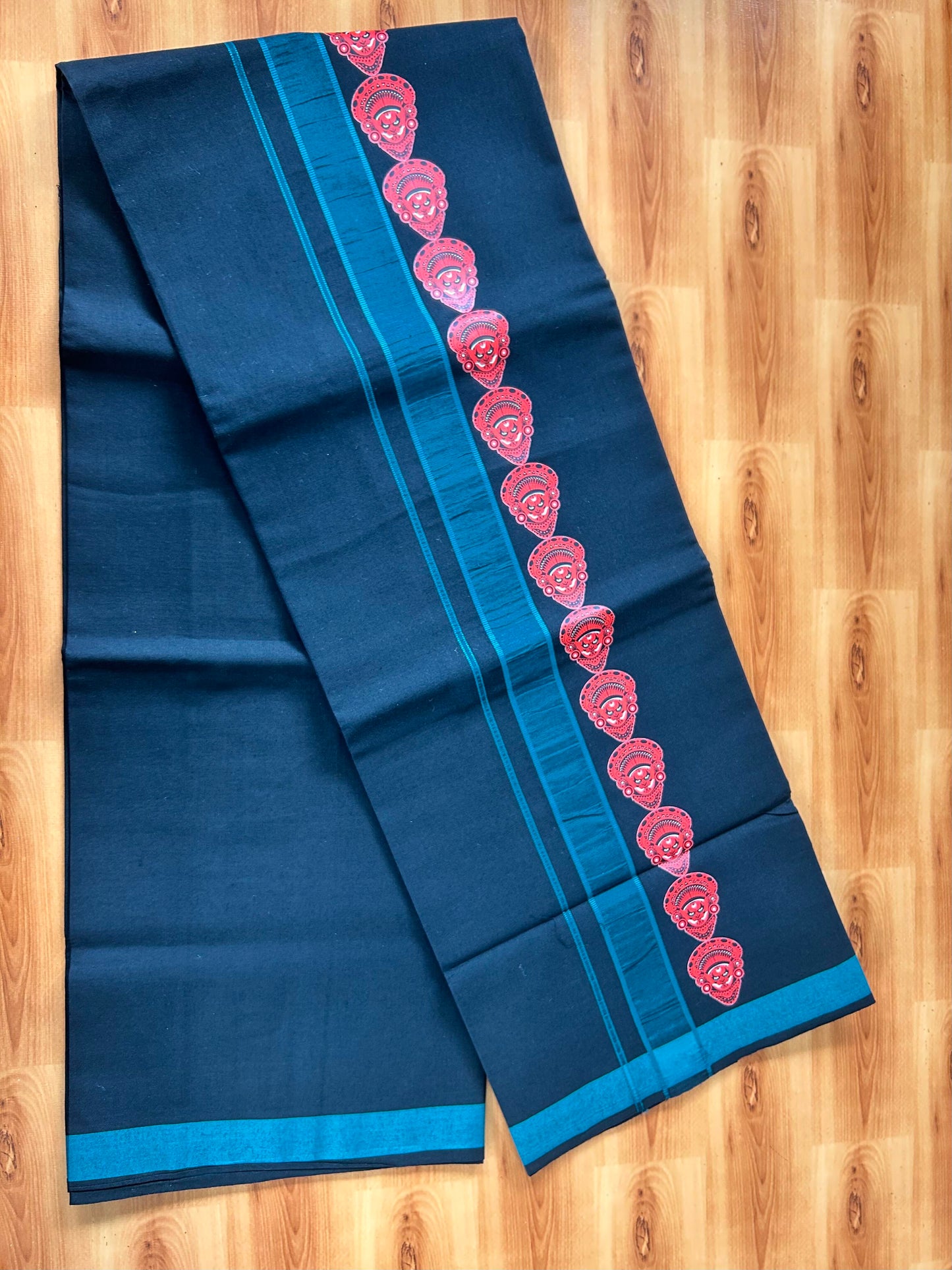 Single Kaily / Lungi- 20% Discount !! Kaitharikada - Pure Cotton - (40s) - 1.25 inch Peacock Green Shaded Theyyam Printed Design Kara with Black colour Body (2 meter / 4 muzham) -1 KK8059 GAN