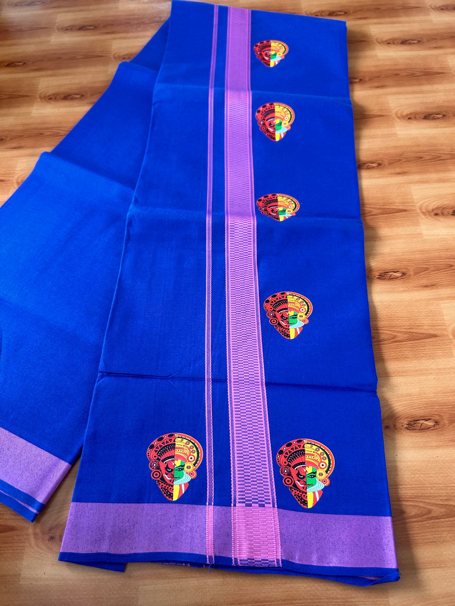 Single Kaily / Lungi- 20% Discount !! Kaitharikada - Pure Cotton - (40s) - 1.25 inch Pink Striped Theyyam & Kadhakali Printed Design Kara with Dark Blue colour Body (2 meter / 4 muzham) - 11 KK8059 GAN