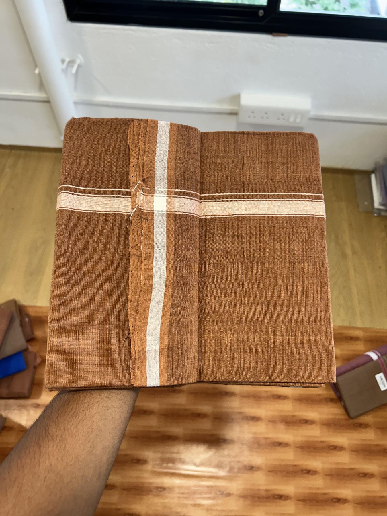 Kerala Handloom Single Kaily/Lungi - KaithariKada 100% Pure Cotton - 40s - 0.5 cm White Stripes Kara With Dark Kavi colour Body - (2 meter / 4 muzham) - 13 KK8065 ELA