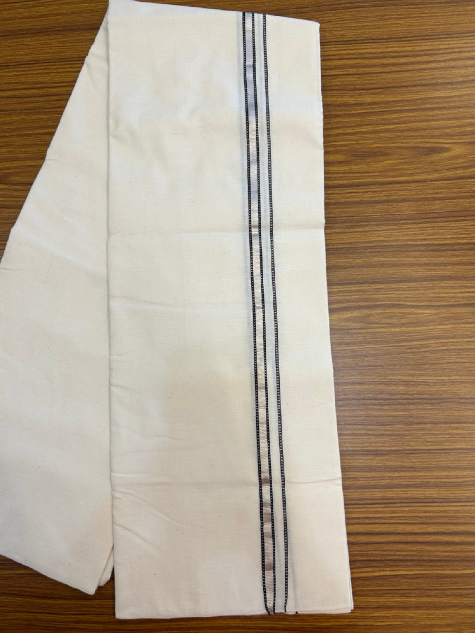 25% DISCOUNT!! SIGNATURE KAITHARIKADA EXCLUSIVE SINGLE DHOTI - 100% Cotton Balaramapuram HANDLOOM Single Mundu/Dhoti - Off White (Unbleached) 0.5 inch Silver Kasav & Black Design Kara (2 meter / 4 muzham) - 7 KK5272 KAI