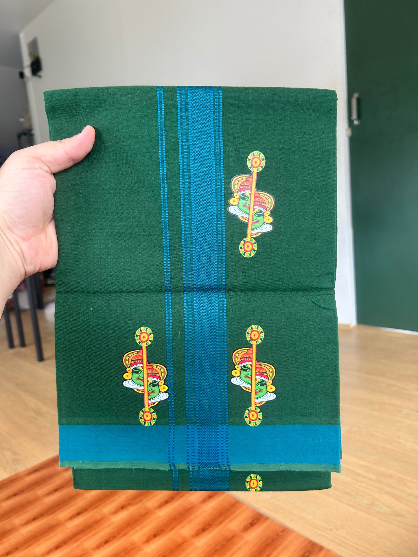 Single Kaily / Lungi- 20% Discount !! Kaitharikada - Pure Cotton - (40s) - 1.25 inch Peacock Blue Striped kathakali Printed Design Kara with Green colour Body (2 meter / 4 muzham) - 6 KK8059 GAN