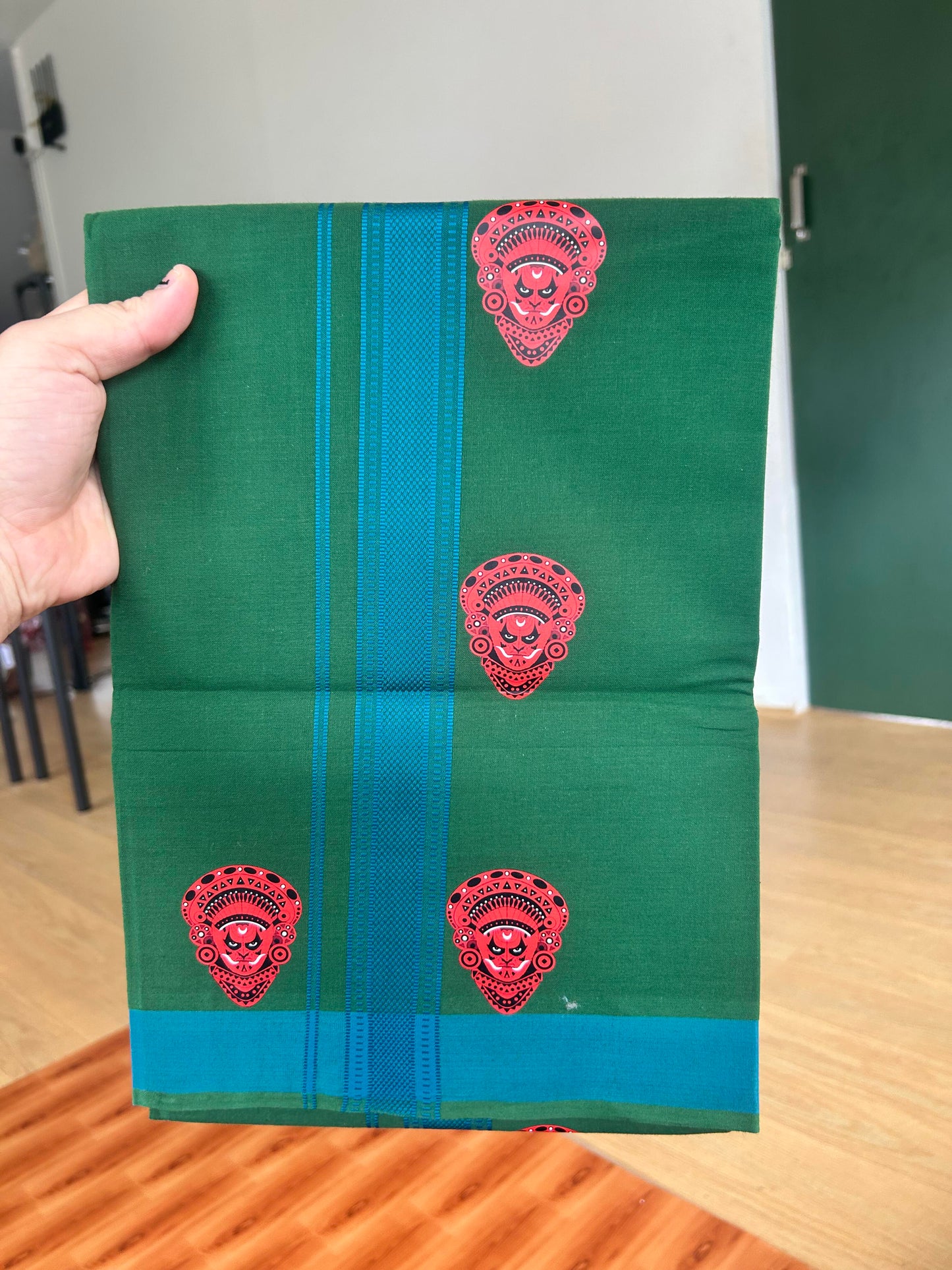 Single Kaily / Lungi- 20% Discount !! Kaitharikada - Pure Cotton - (40s) - 1.25 inch Peacock Blue Striped Theyyam Printed Design Kara with Green colour Body (2 meter / 4 muzham) - 7 KK8059 GAN