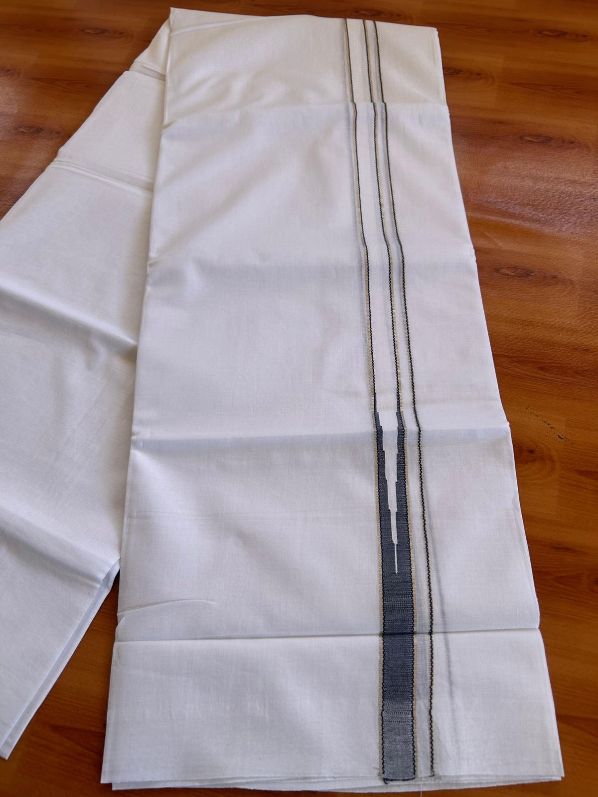 Pure white Double Mundu/Dhoti - 23% Discount! KaithariKada 100% Cotton - 100X80 - 0.75 inch Silver Kasav Navy Blue One Side Chutty Kara - 3.90 mtr (8.5 muzham) - 3 KK5528 VAS