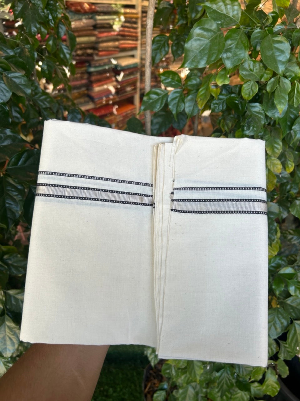 25% DISCOUNT!! SIGNATURE KAITHARIKADA EXCLUSIVE SINGLE DHOTI - 100% Cotton Balaramapuram HANDLOOM Single Mundu/Dhoti - Off White (Unbleached) 0.5 inch Silver Kasav & Black Design Kara (2 meter / 4 muzham) - 7 KK5272 KAI