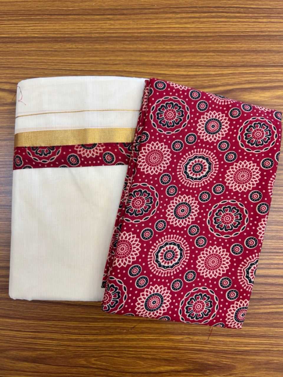 26%  DISCOUNT ! KaithariKada Balaramapuram 100% Cotton Double OFF WHITE (Unbleached) Mundu/Dhoti (80X72) cotton mix with Dark Maroon Kalamkari Shirt Material combo - 11KK5243 PMC