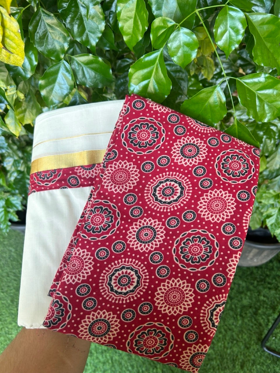 26%  DISCOUNT ! KaithariKada Balaramapuram 100% Cotton Double OFF WHITE (Unbleached) Mundu/Dhoti (80X72) cotton mix with Dark Maroon Kalamkari Shirt Material combo - 11KK5243 PMC