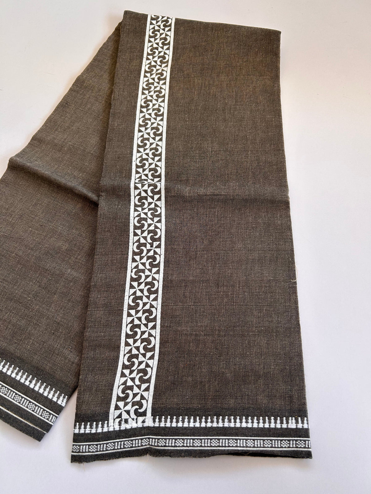 Single Kaily / Lungi - Kaitharikada - Mixed Cotton - 2/40s twisted - 2 inch White Printed Design Kuppadam Kara Sand Brown & Black Colour Body (2 meter / 4 muzham) - 34 KK8089 SAT