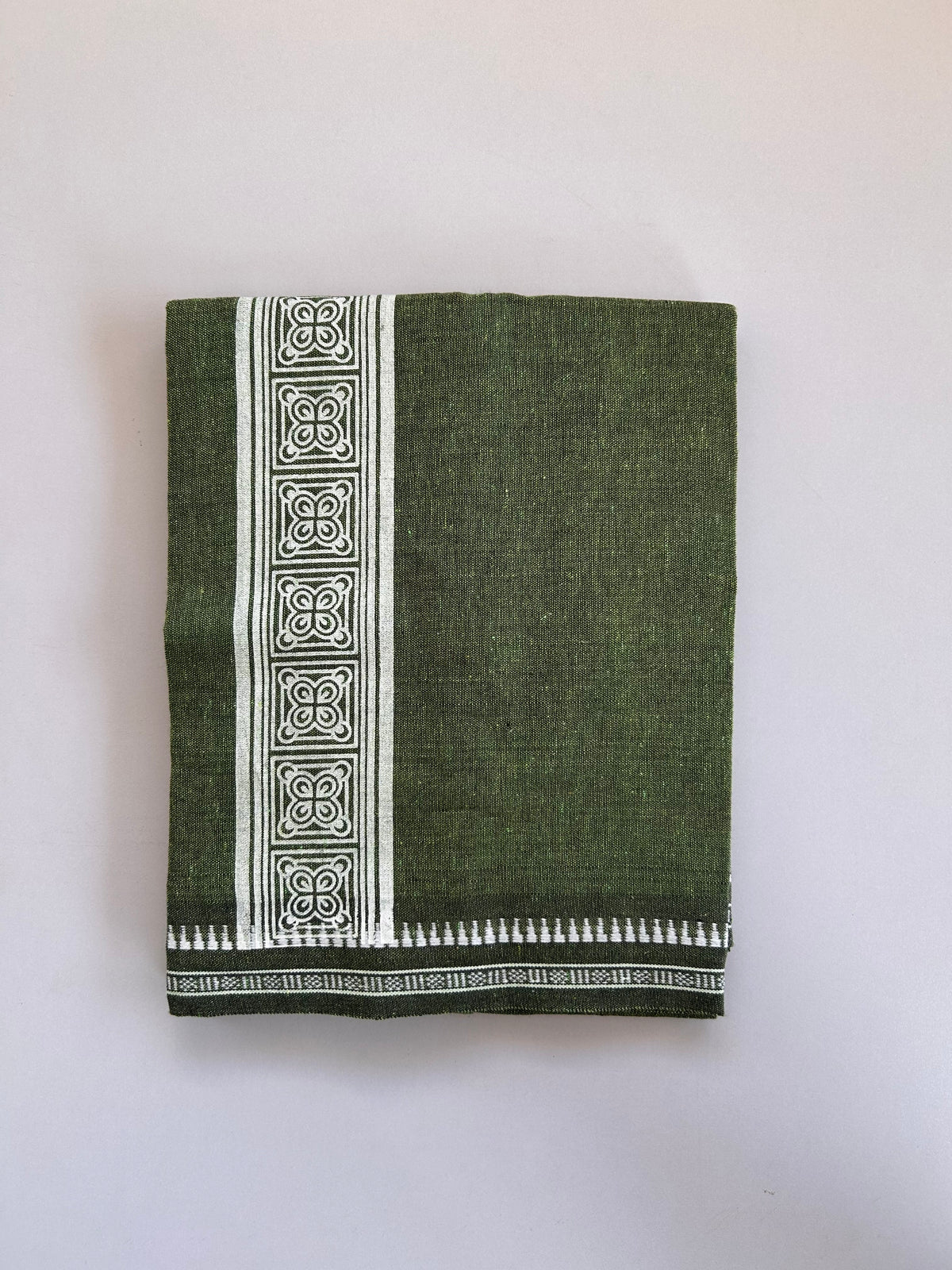 Single Kaily / Lungi - Kaitharikada - Mixed Cotton - 2/40s twisted - 2 inch White Printed Design Kuppadam Kara Light Green & Black Colour Body (2 meter / 4 muzham) - 35 KK8089 SAT