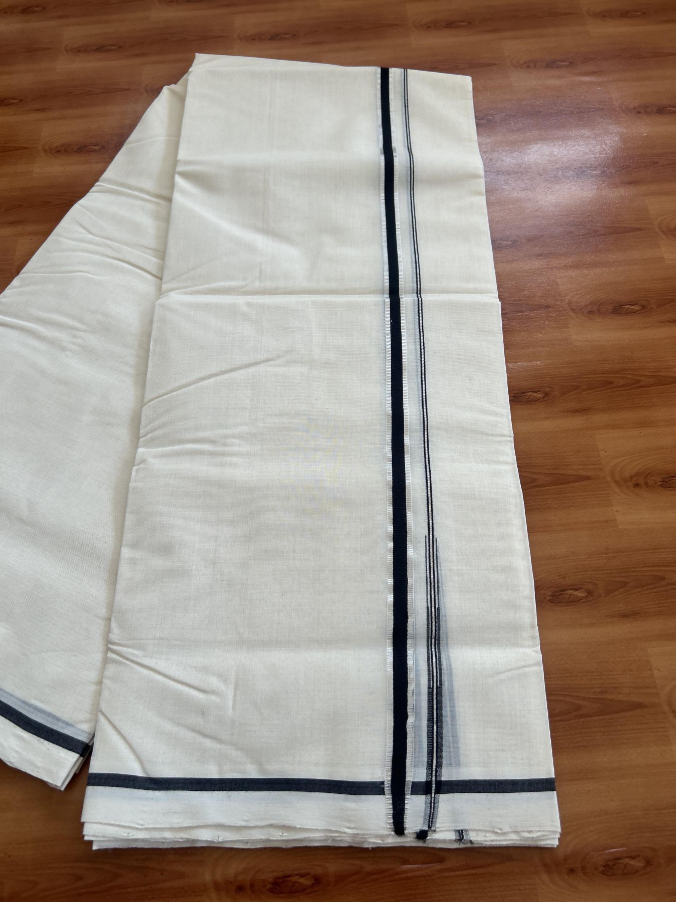 25% Discount!! KaithariKada Handloom Millpaav - Kerala Handloom - 100% Pure Cotton Off White Double Mundu/Dothi - (Unbleached) - 80x90 - 0.5 Inch Silver Kasav Black Puliyilakkara chutty 4 mtr (8.5 Muzham) - 53 KK5383 RAM