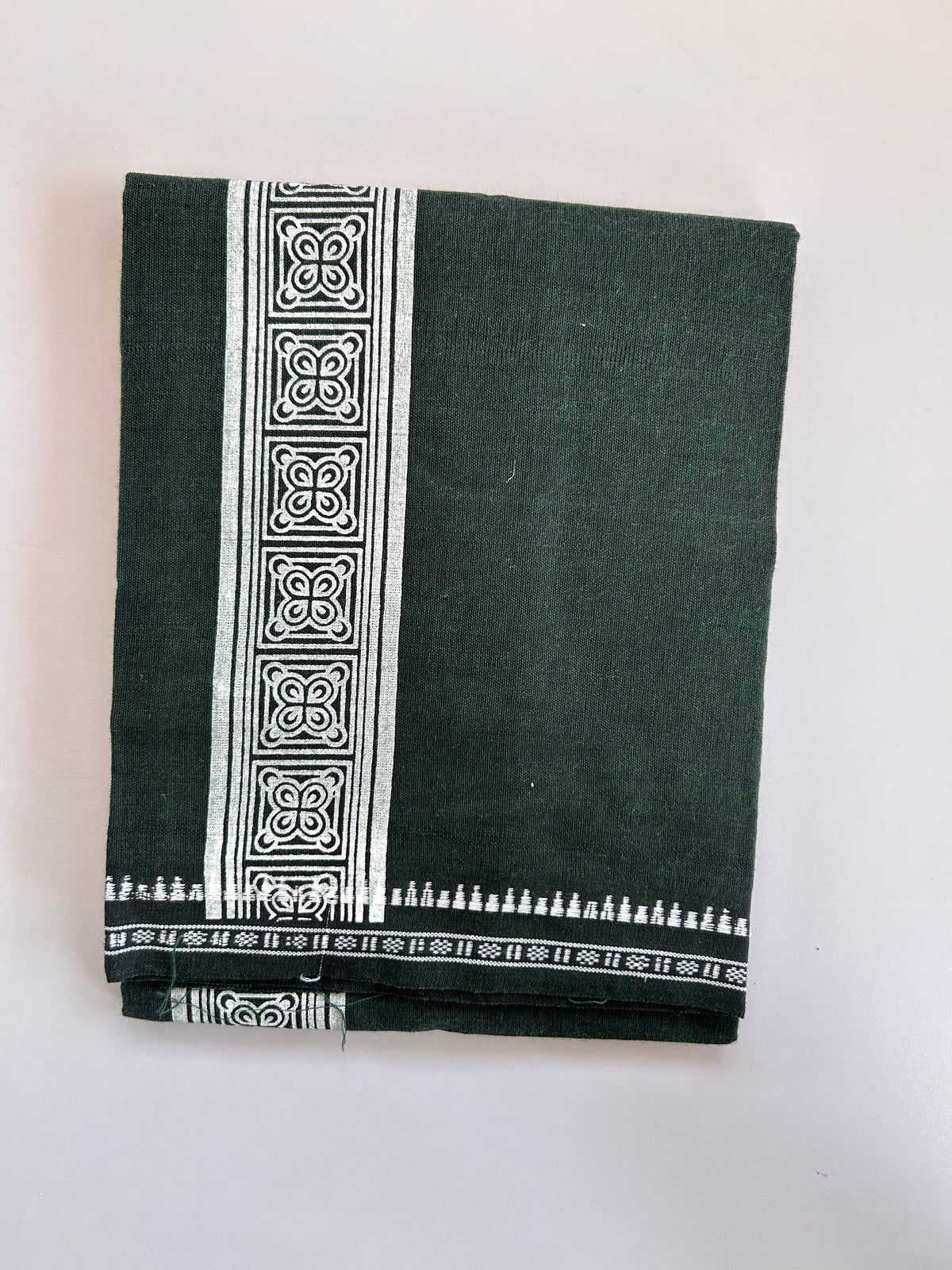 Single Kaily / Lungi - Kaitharikada - Mixed Cotton - 2/40s twisted - 2 inch White Printed Design Kuppadam Kara Dark Green & Black Colour Body (2 meter / 4 muzham) - 36 KK8089 SAT