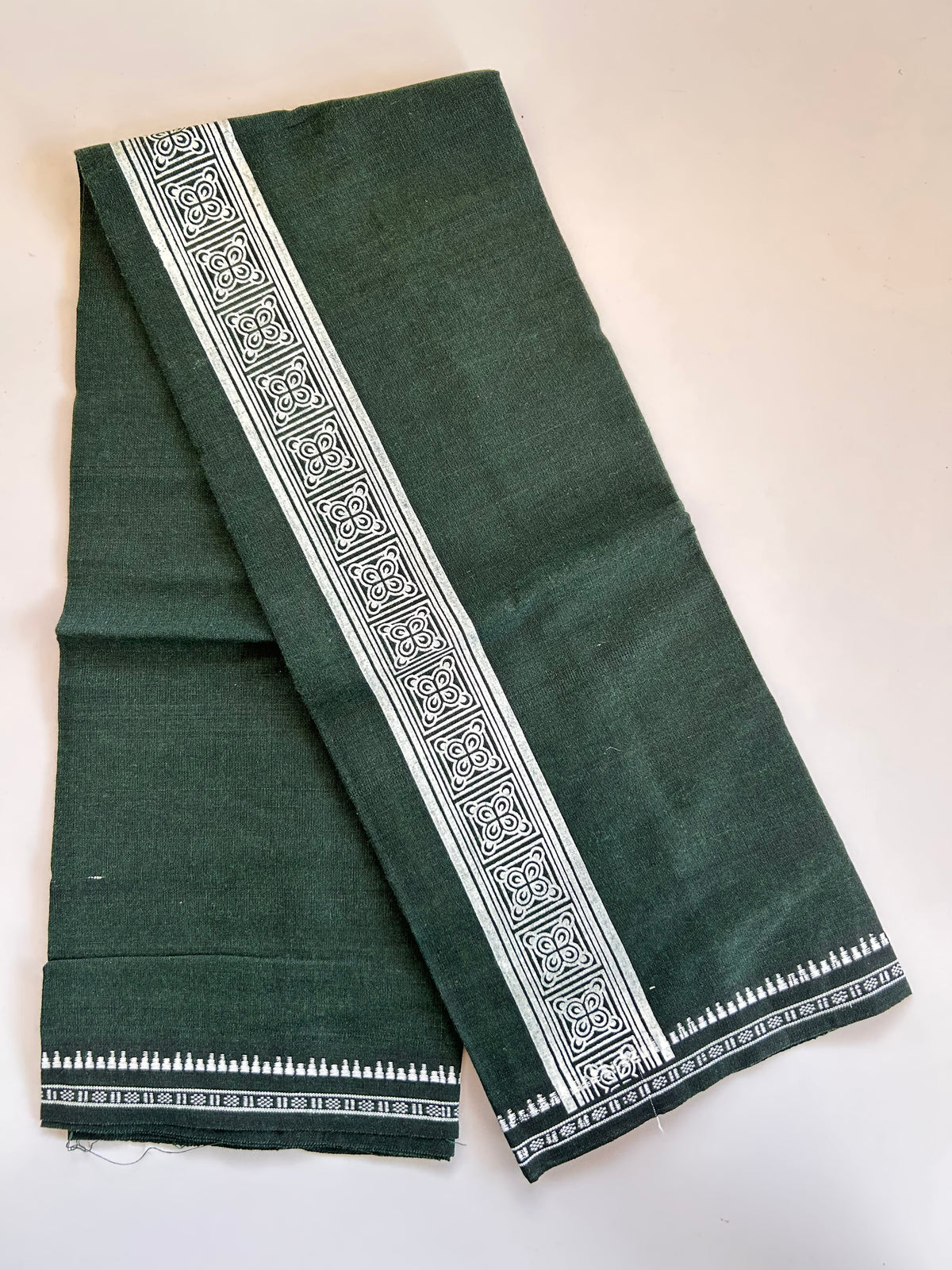 Single Kaily / Lungi - Kaitharikada - Mixed Cotton - 2/40s twisted - 2 inch White Printed Design Kuppadam Kara Dark Green & Black Colour Body (2 meter / 4 muzham) - 36 KK8089 SAT